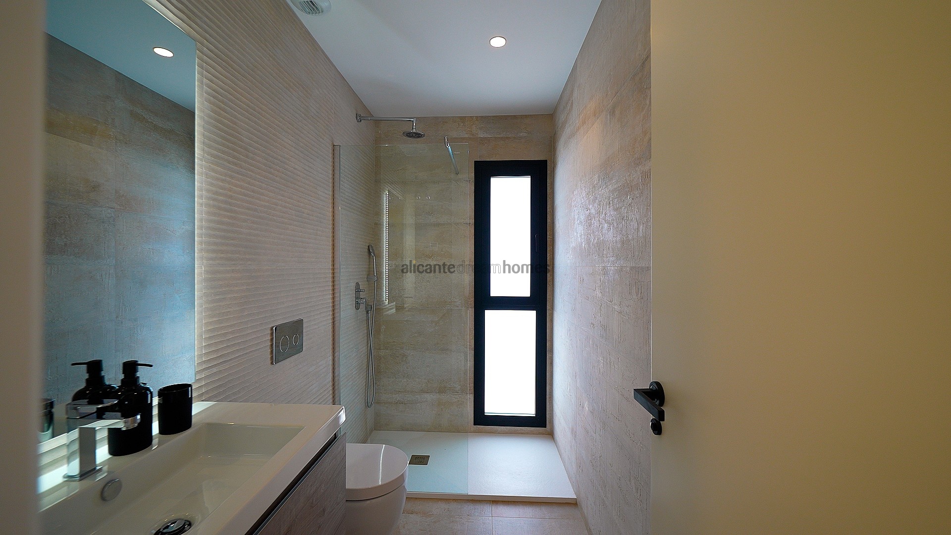 Resale - 3 Bedroom 3 Bathroom Villa in Orihuela Costa -  - Alicante