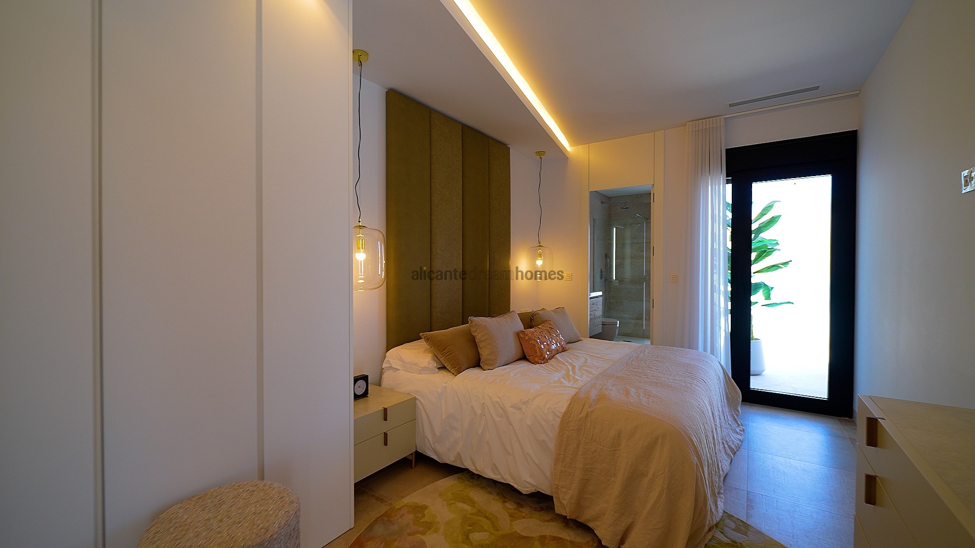 Resale - 3 Bedroom 3 Bathroom Villa in Orihuela Costa -  - Alicante