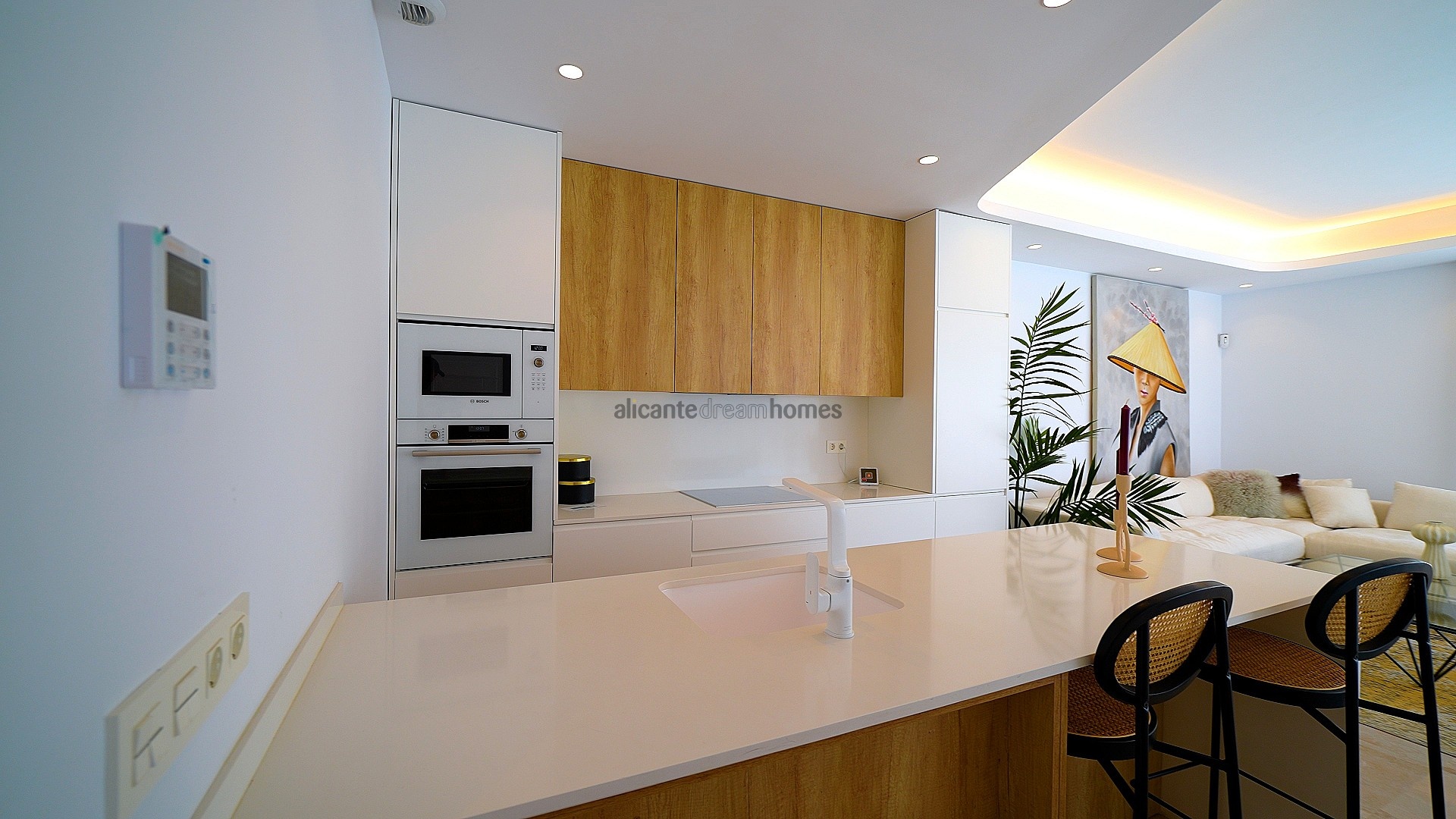 Resale - 3 Bedroom 3 Bathroom Villa in Orihuela Costa -  - Alicante