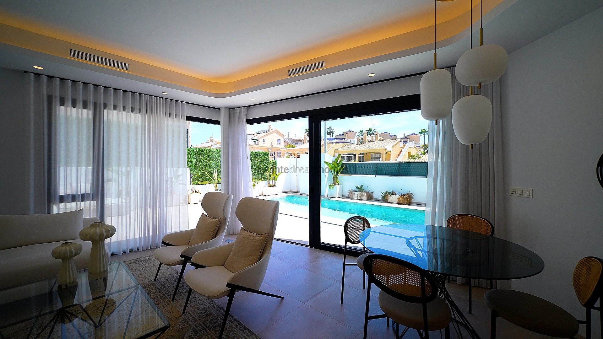 Resale - 3 Bedroom 3 Bathroom Villa in Orihuela Costa -  - Alicante