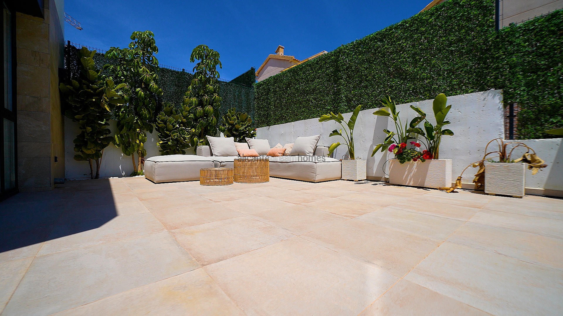Resale - 3 Bedroom 3 Bathroom Villa in Orihuela Costa -  - Alicante