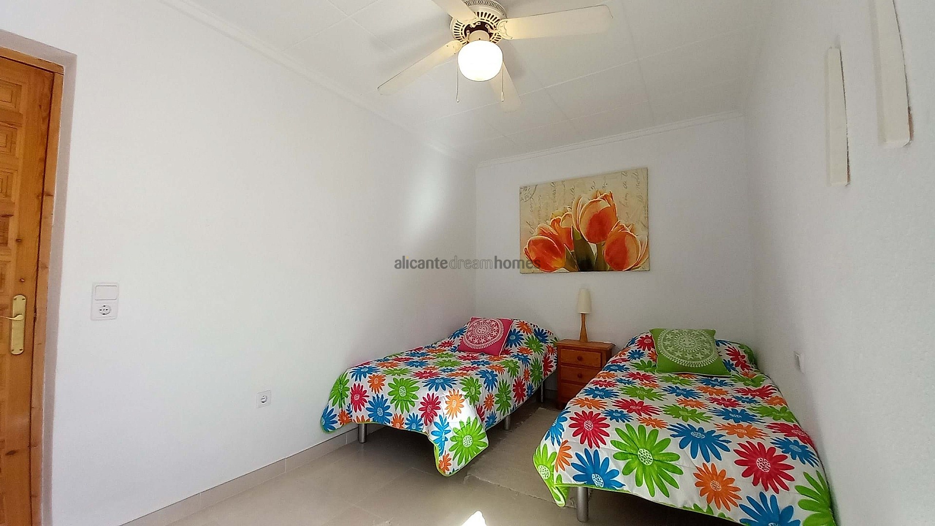 Resale - 3 Bedroom 2 Bathroom Villa in Torrevieja -  - Alicante