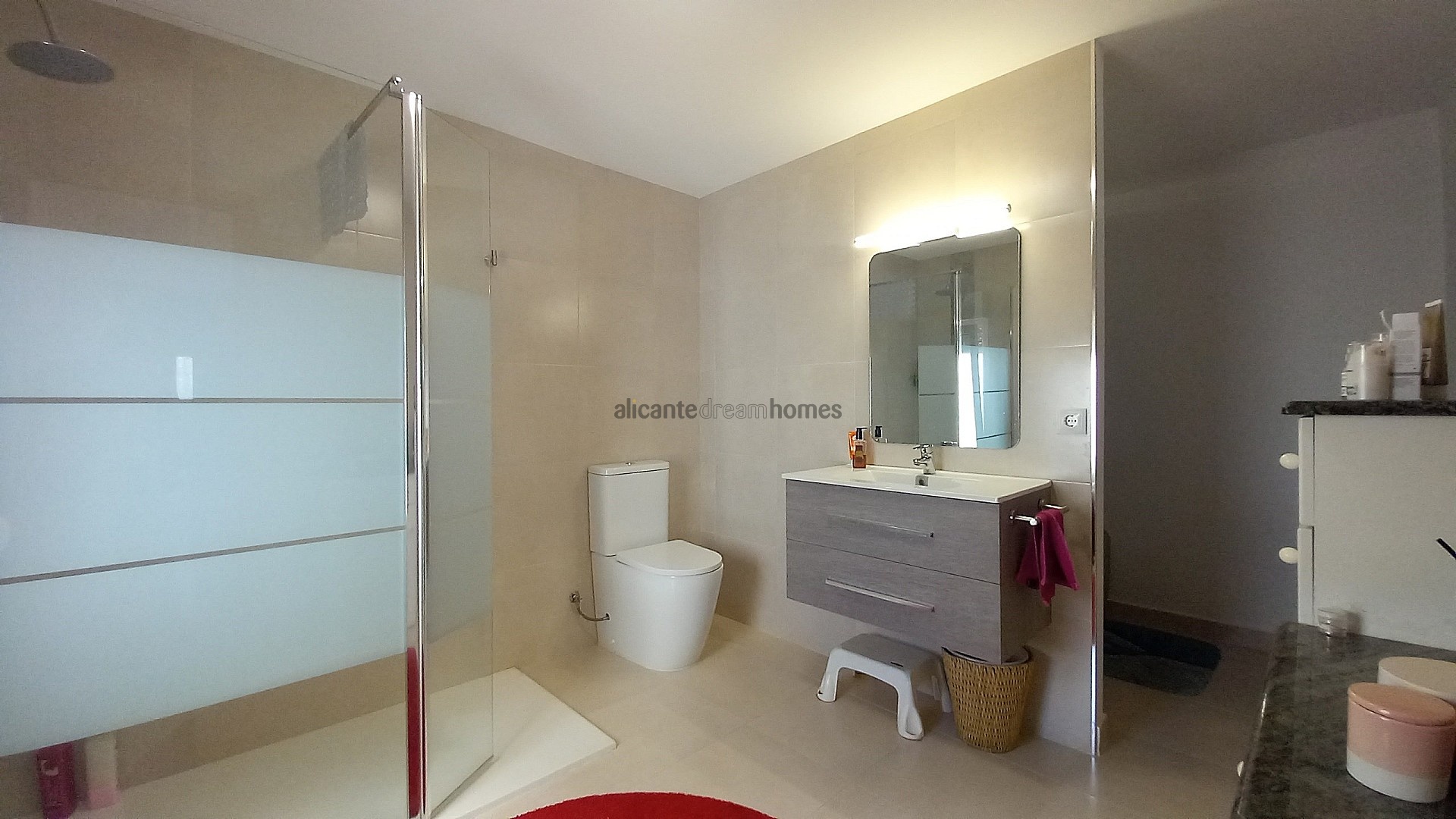 Resale - 3 Bedroom 2 Bathroom Villa in Torrevieja -  - Alicante
