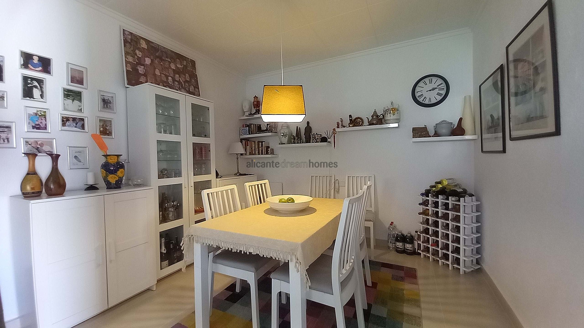 Resale - 3 Bedroom 2 Bathroom Villa in Torrevieja -  - Alicante