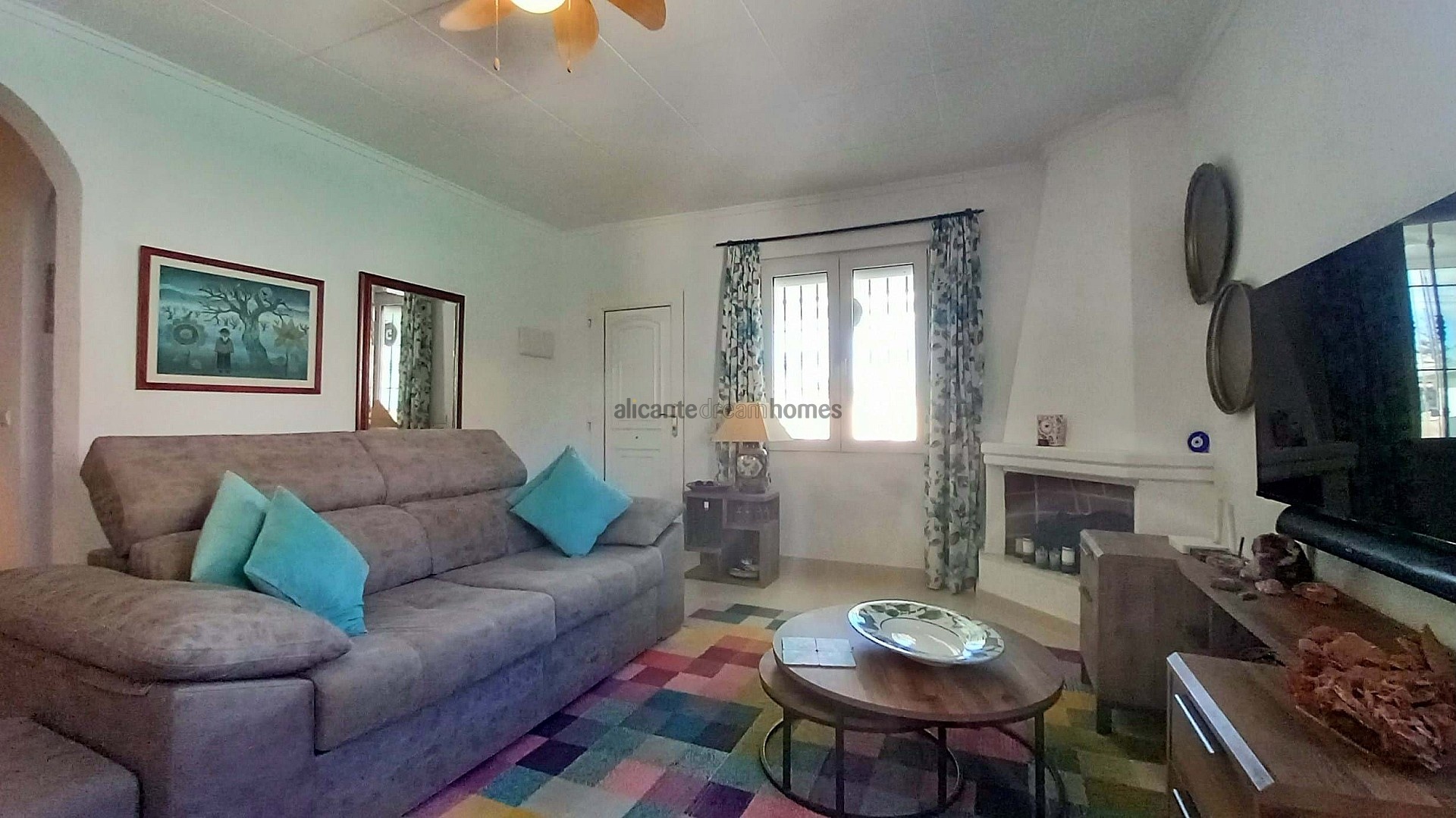 Resale - 3 Bedroom 2 Bathroom Villa in Torrevieja -  - Alicante