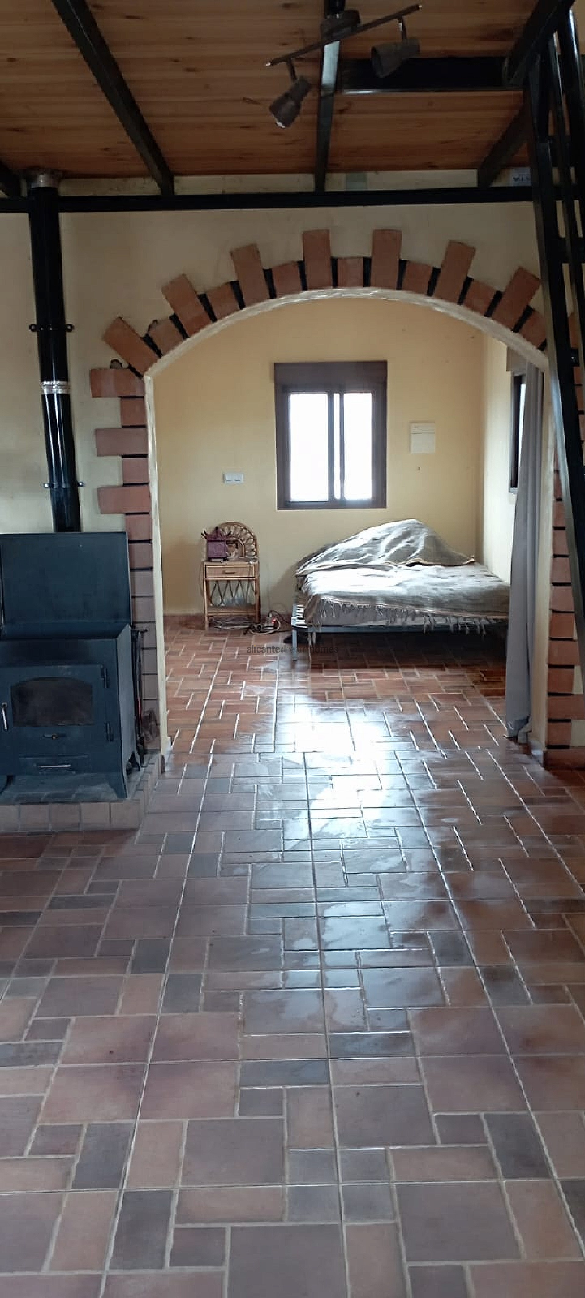 Resale - 4 Bedroom 2 Bathroom Finca in Pinoso -  - Alicante