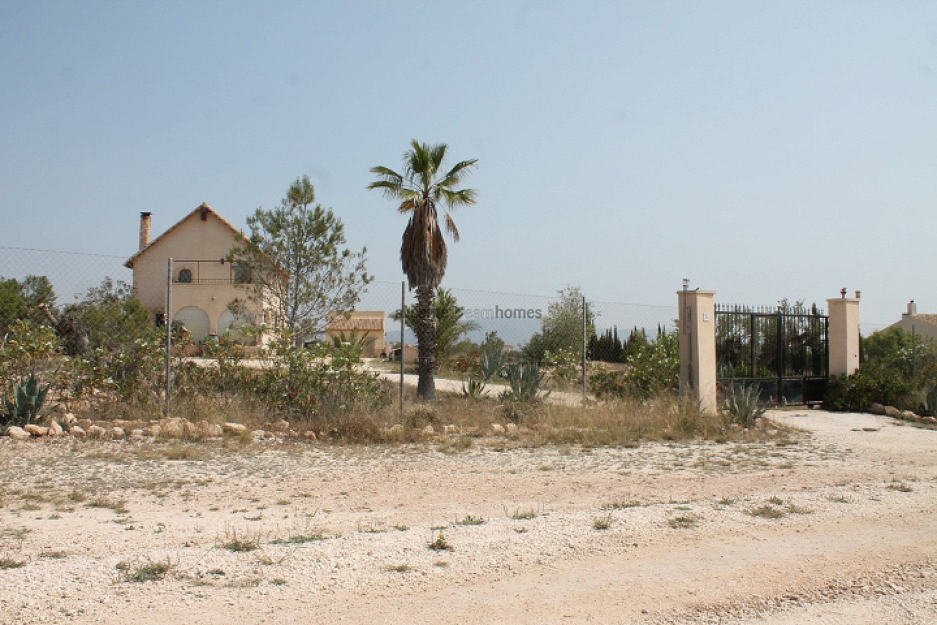 Resale - 4 Bedroom 2 Bathroom Finca in Pinoso -  - Alicante