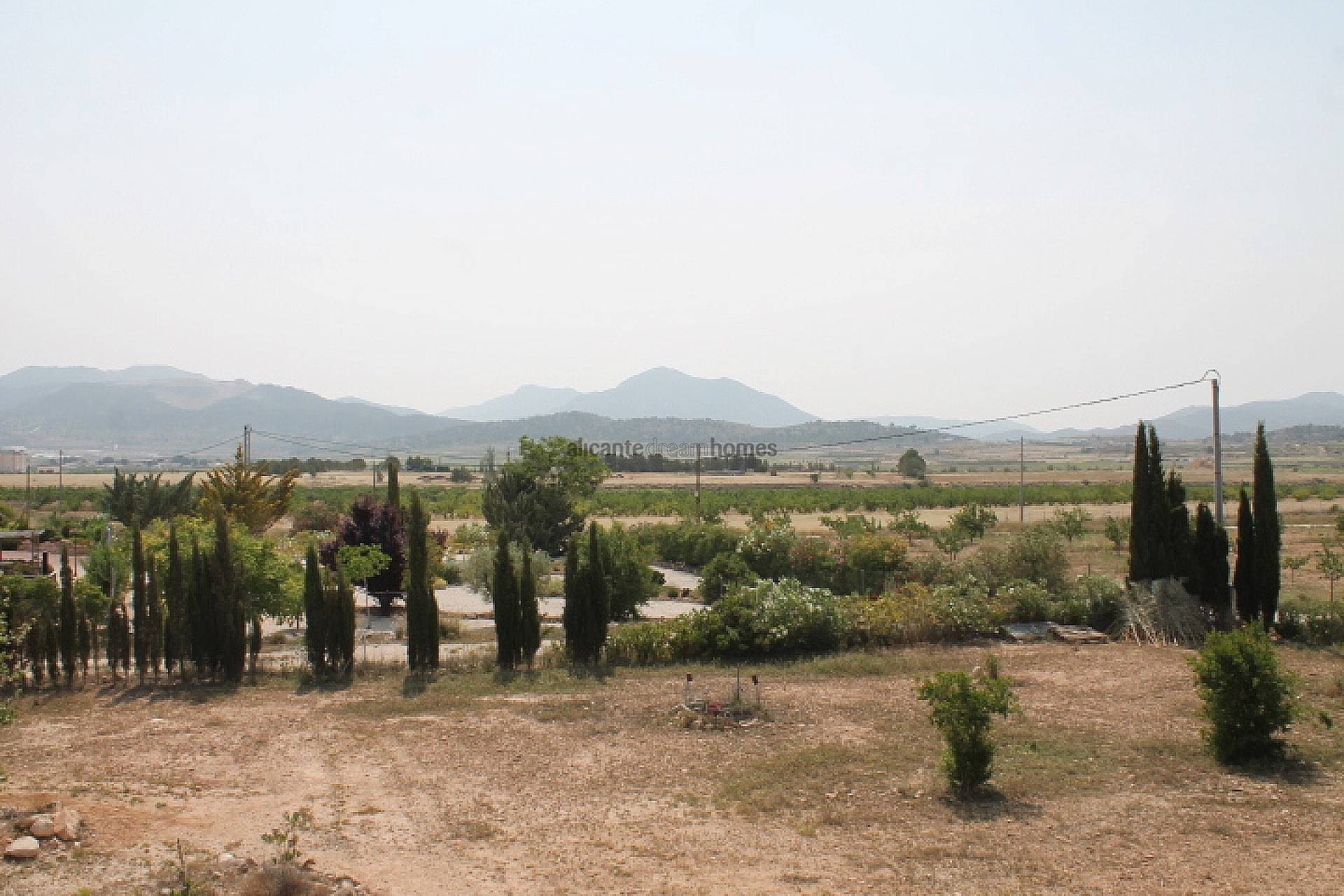 Resale - 4 Bedroom 2 Bathroom Finca in Pinoso -  - Alicante