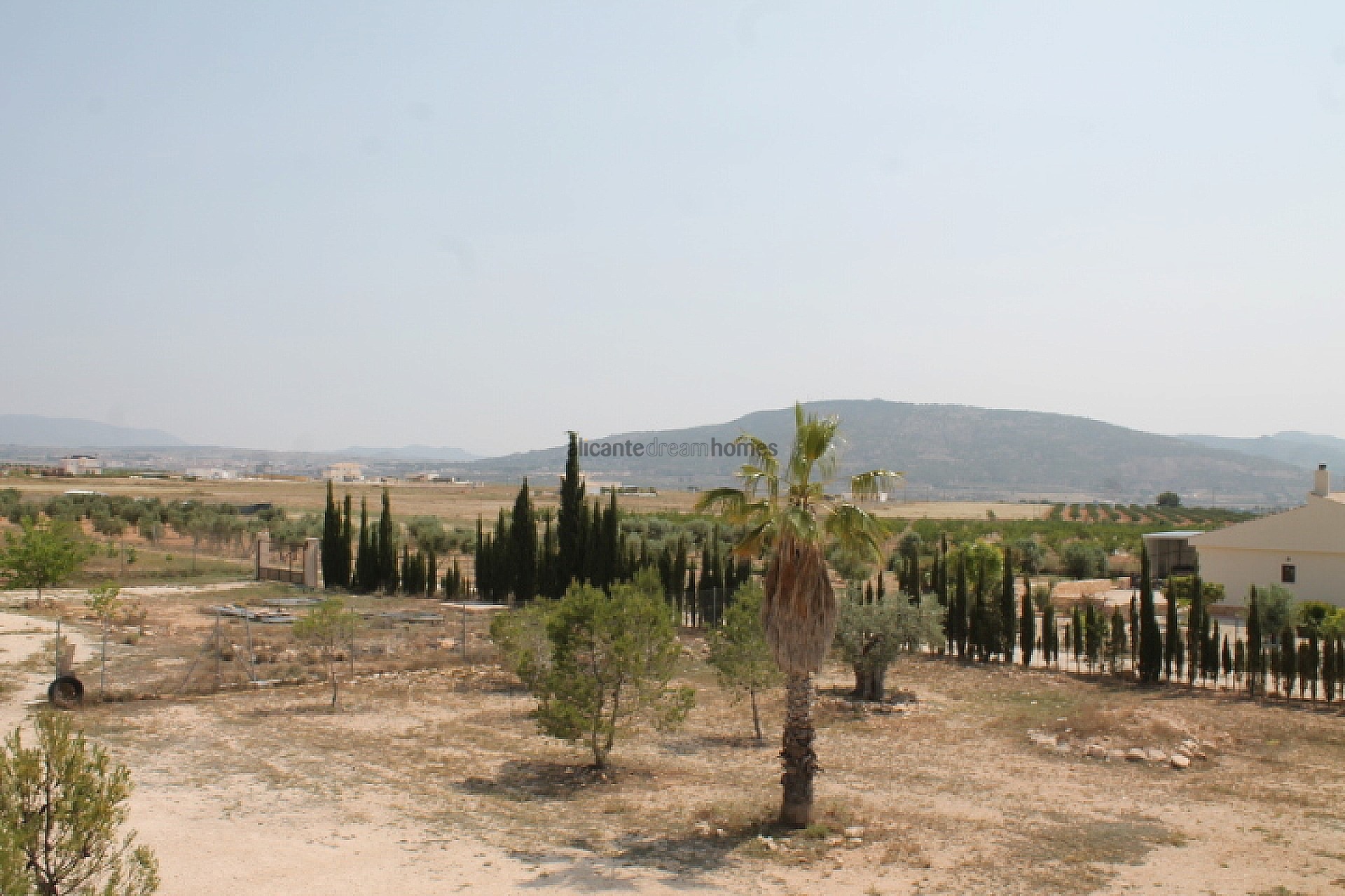 Resale - 4 Bedroom 2 Bathroom Finca in Pinoso -  - Alicante