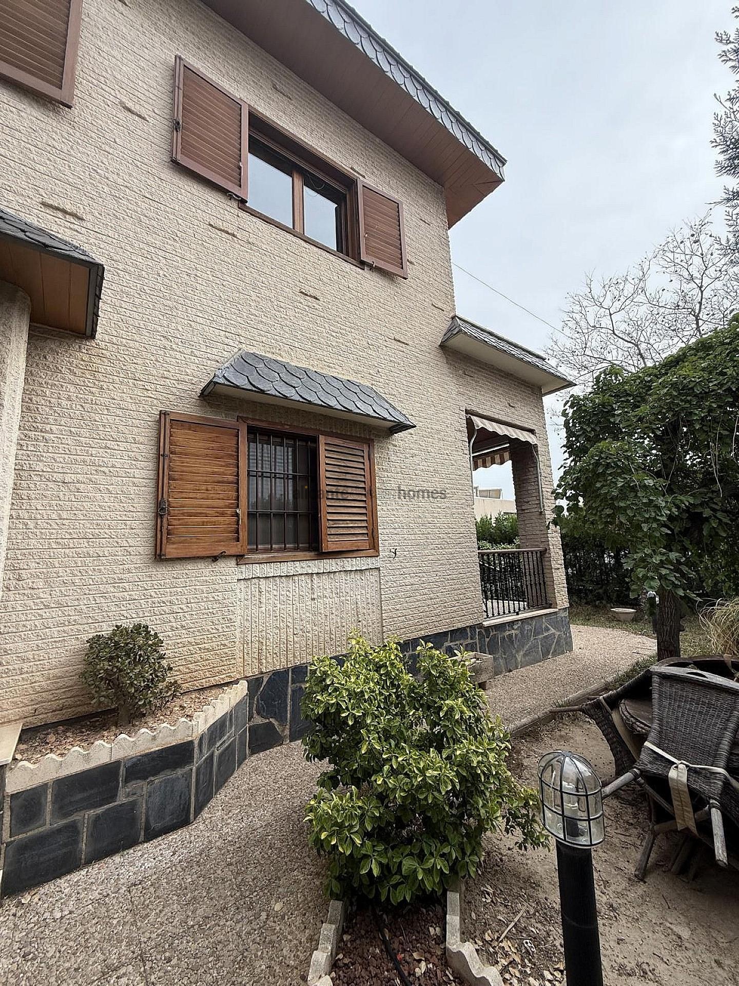 Resale - 4 Bedroom 2 Bathroom Villa in Elda -  - Alicante