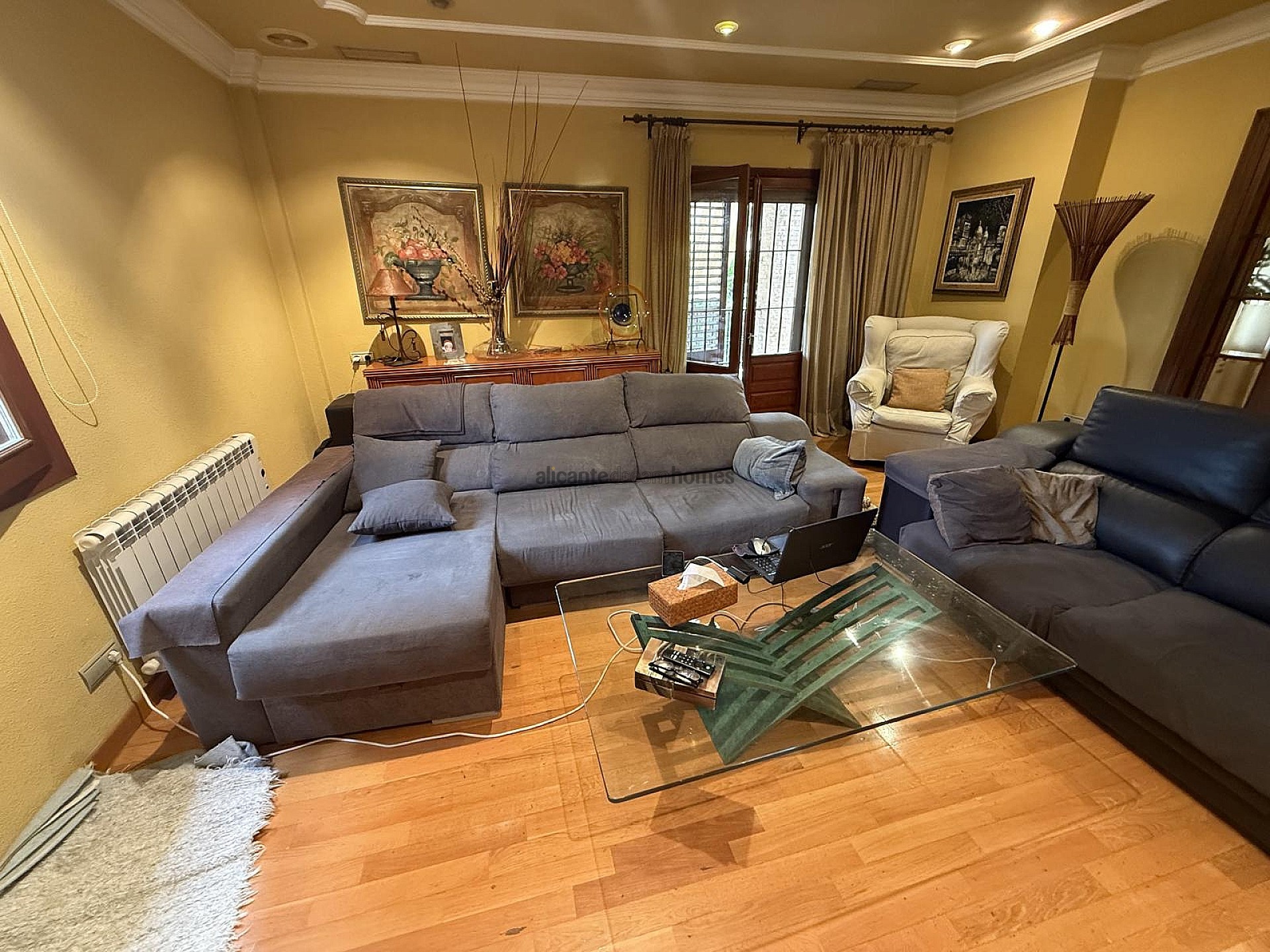 Resale - 4 Bedroom 2 Bathroom Villa in Elda -  - Alicante