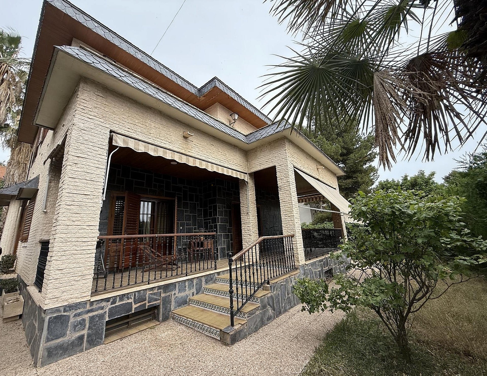 Resale - 4 Bedroom 2 Bathroom Villa in Elda -  - Alicante