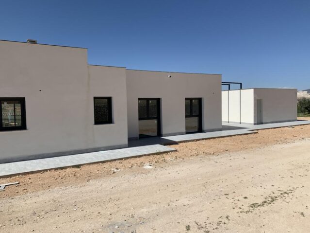 Resale - 3 Bedroom 2 Bathroom Villa in Hondon de las Nieves -  - Alicante