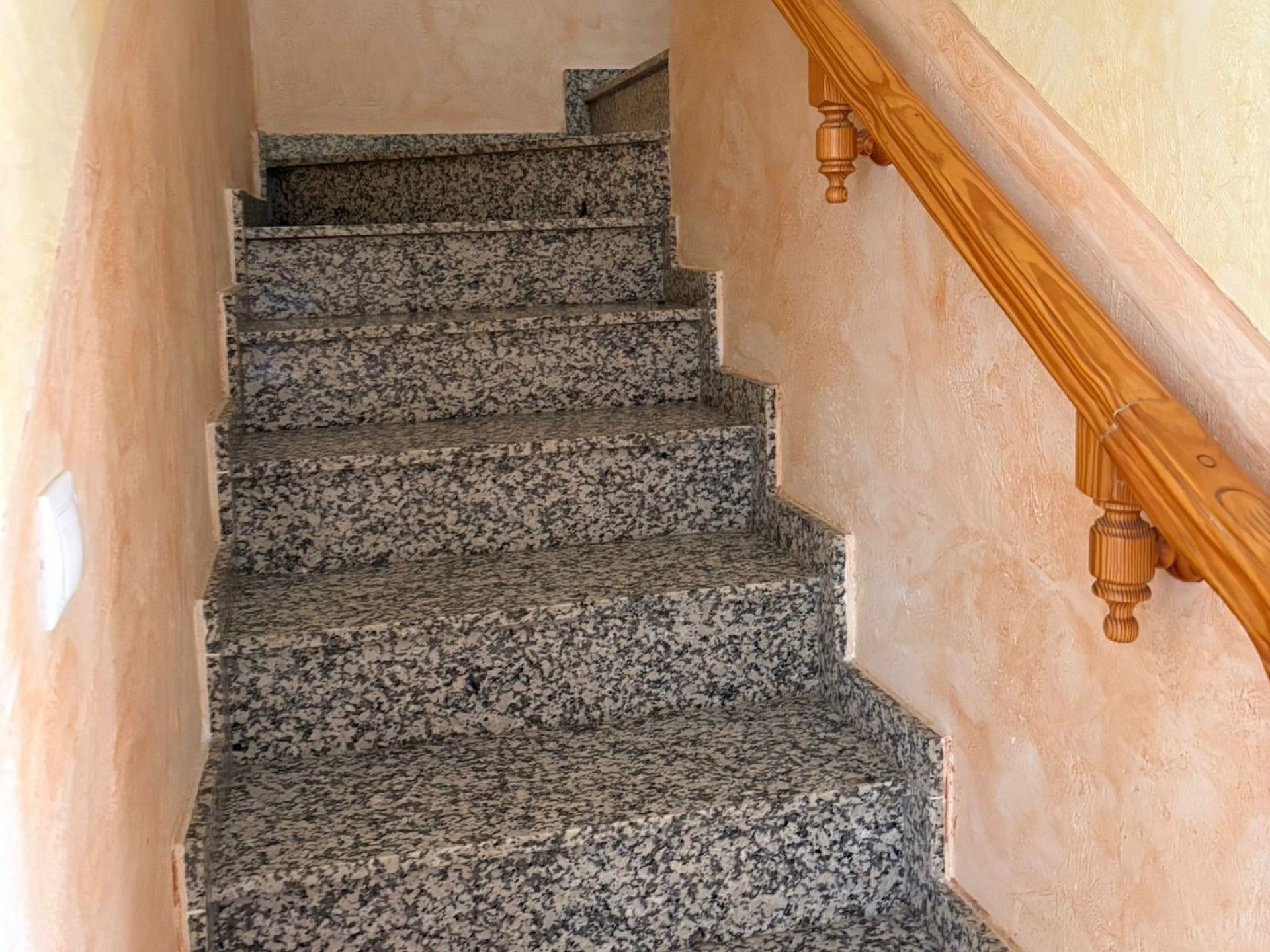 Resale - 4 Bedroom 2 Bathroom Townhouse in Pinoso -  - Alicante
