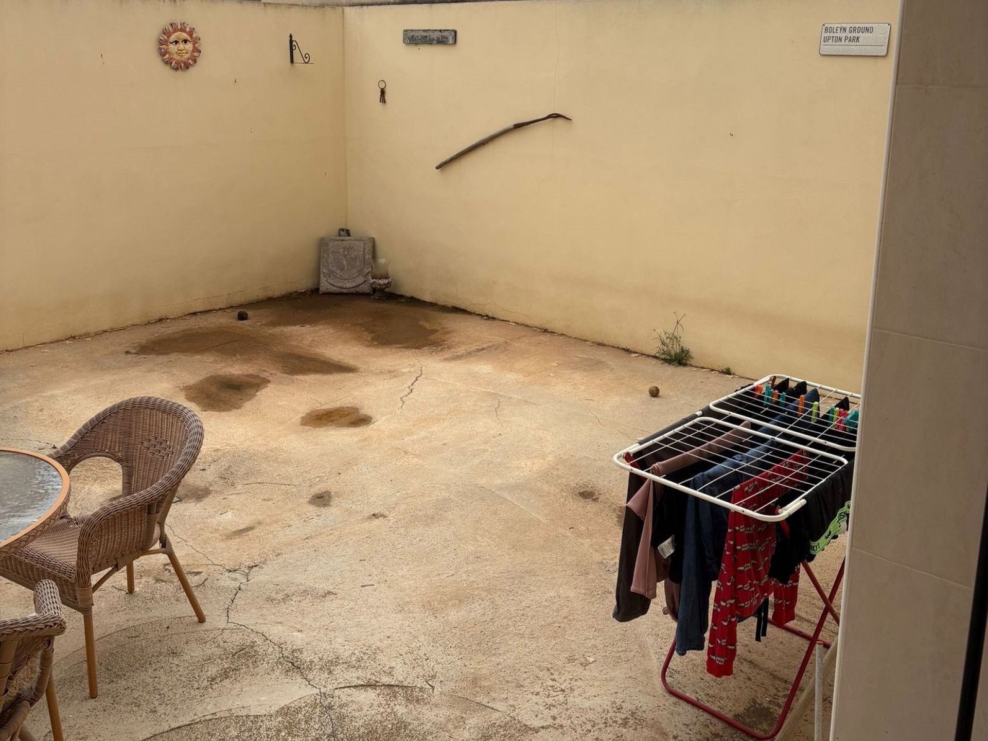 Resale - 4 Bedroom 2 Bathroom Townhouse in Pinoso -  - Alicante