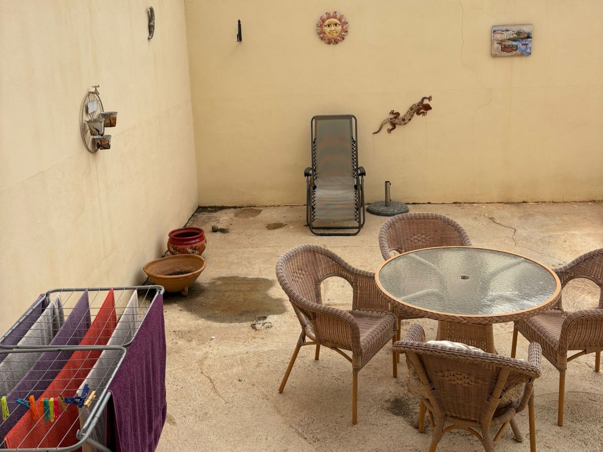 Resale - 4 Bedroom 2 Bathroom Townhouse in Pinoso -  - Alicante