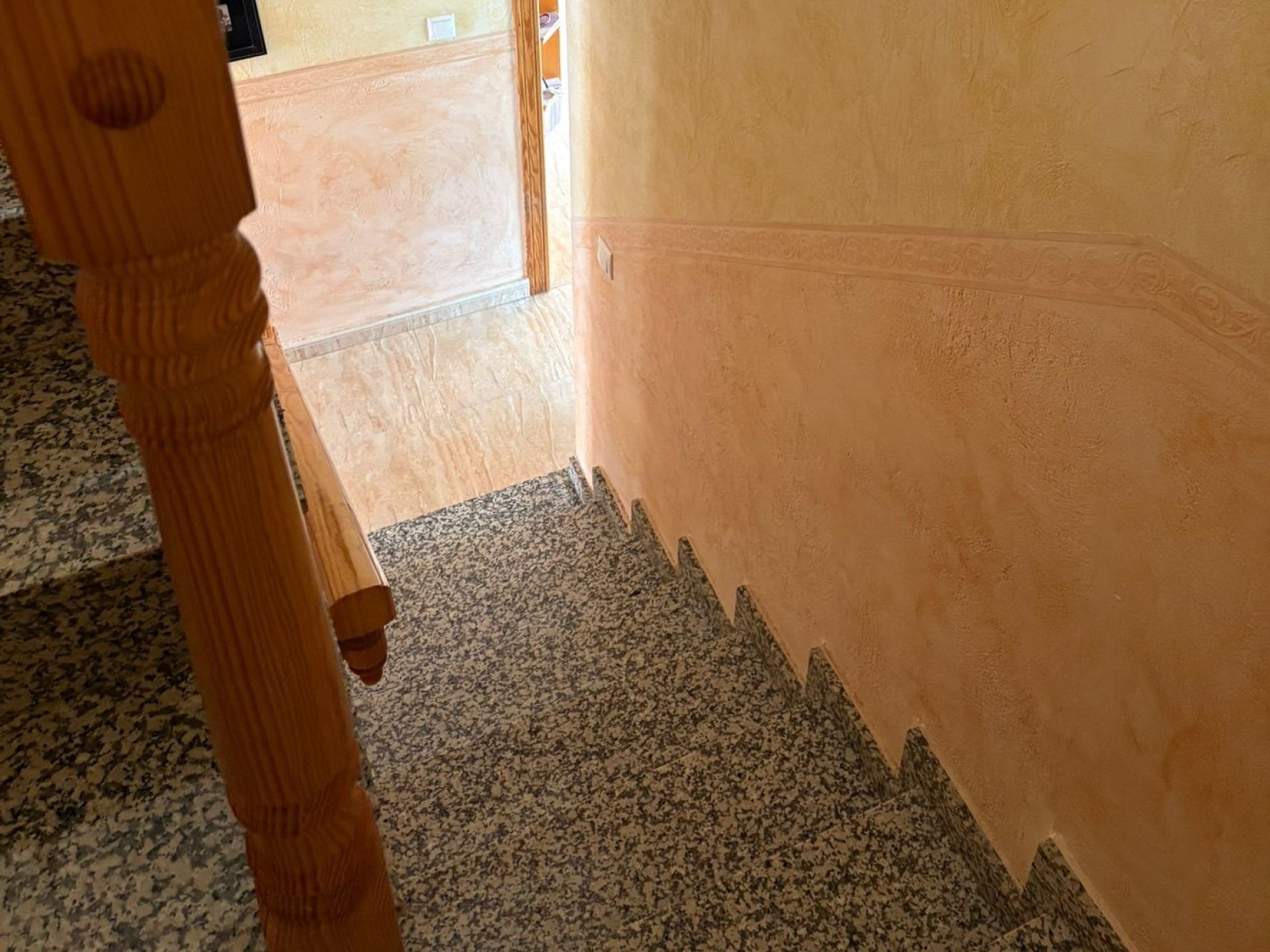 Resale - 4 Bedroom 2 Bathroom Townhouse in Pinoso -  - Alicante