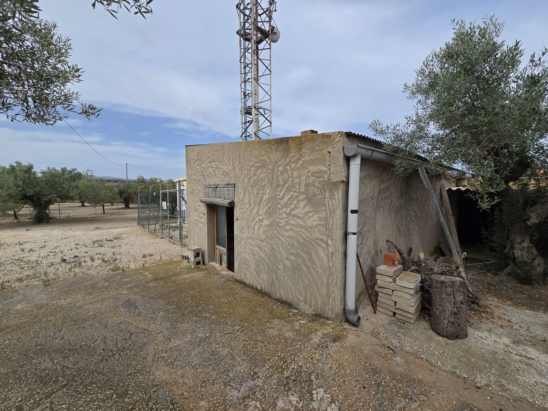 Resale - 1 Bathroom Restoration Project in Sax -  - Alicante