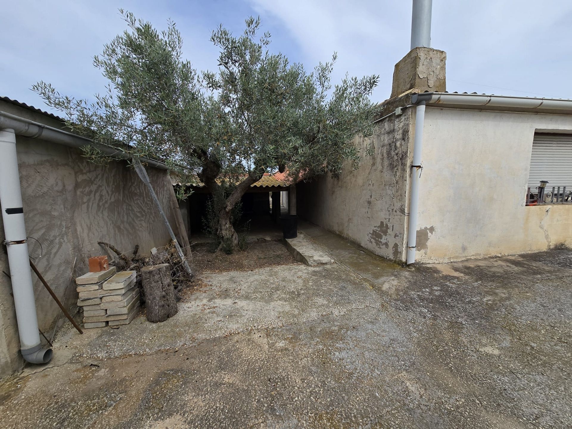 Resale - 1 Bathroom Restoration Project in Sax -  - Alicante