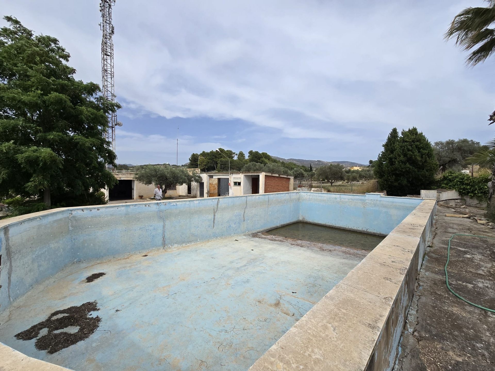 Resale - 1 Bathroom Restoration Project in Sax -  - Alicante