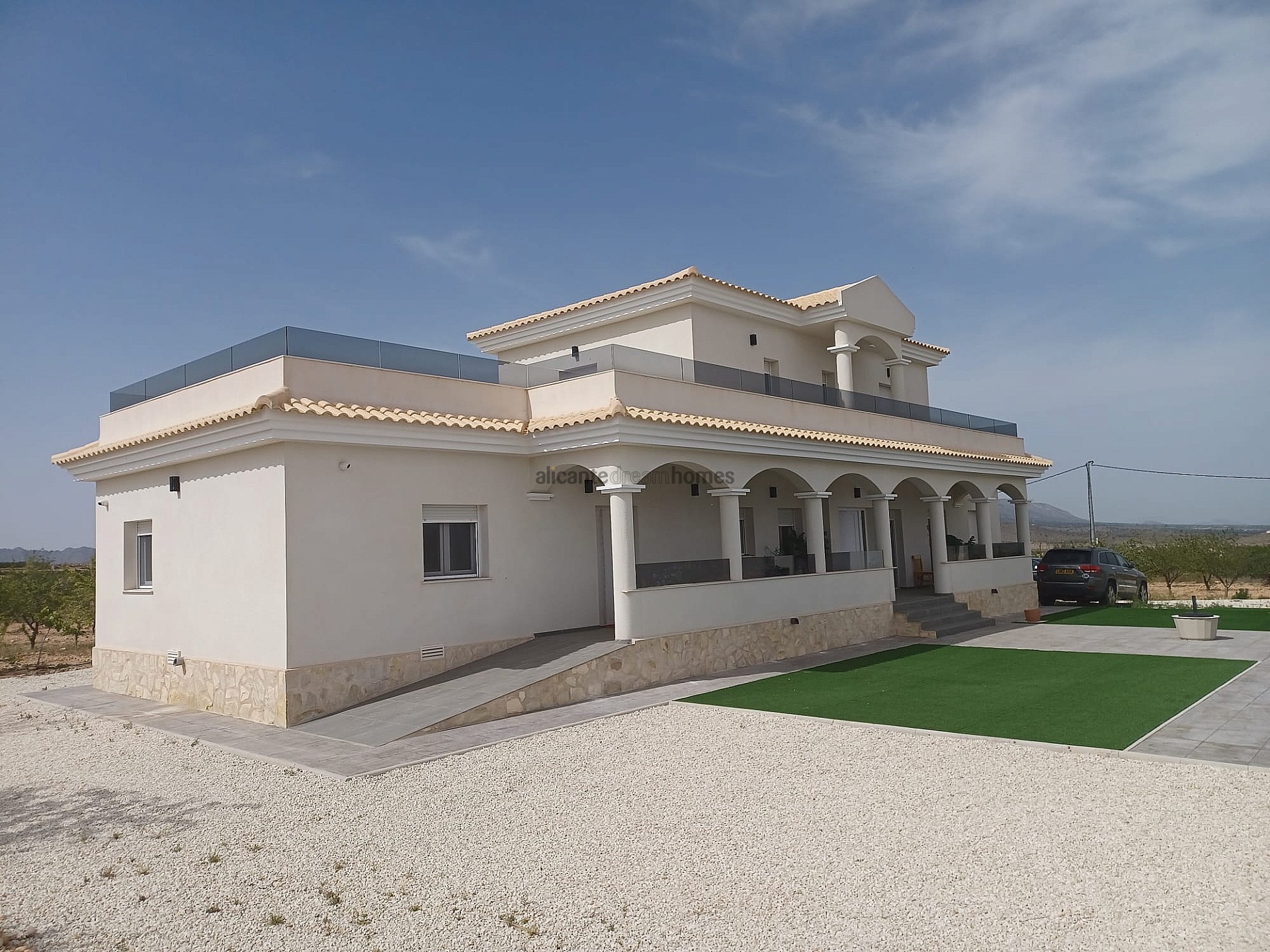 Resale - 6 Bedroom 5 Bathroom Villa in Pinoso -  - Alicante