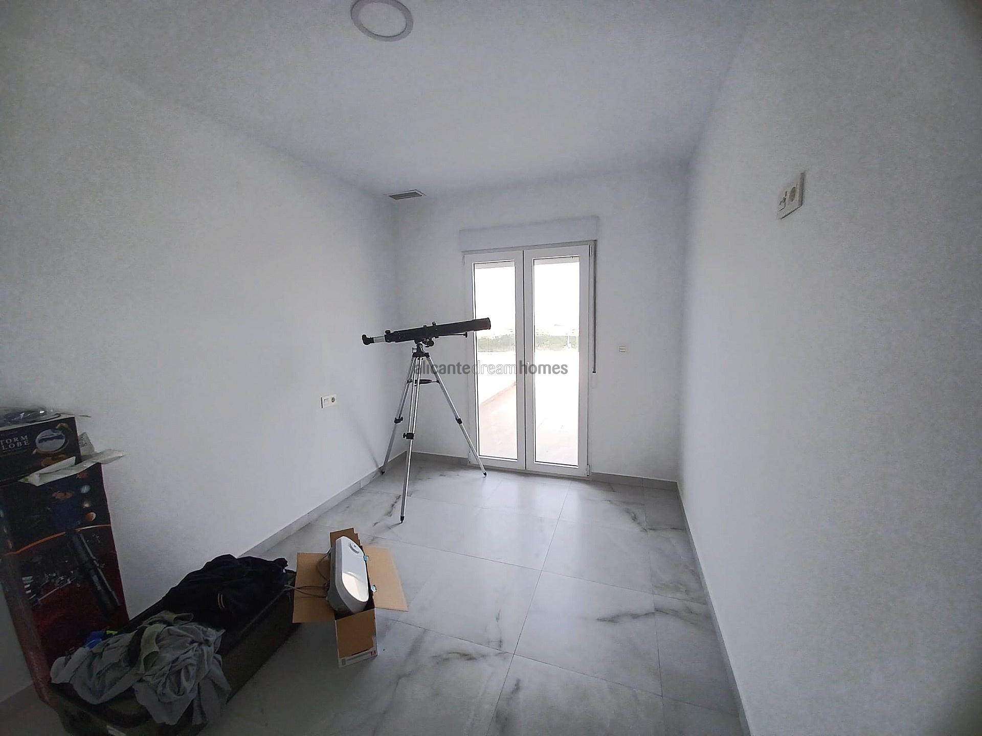 Resale - 6 Bedroom 5 Bathroom Villa in Pinoso -  - Alicante