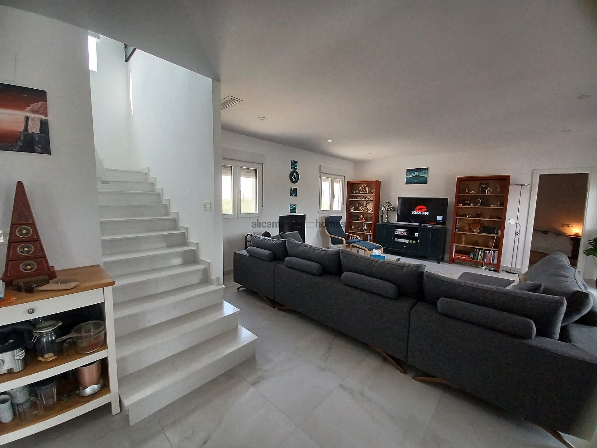 Resale - 6 Bedroom 5 Bathroom Villa in Pinoso -  - Alicante