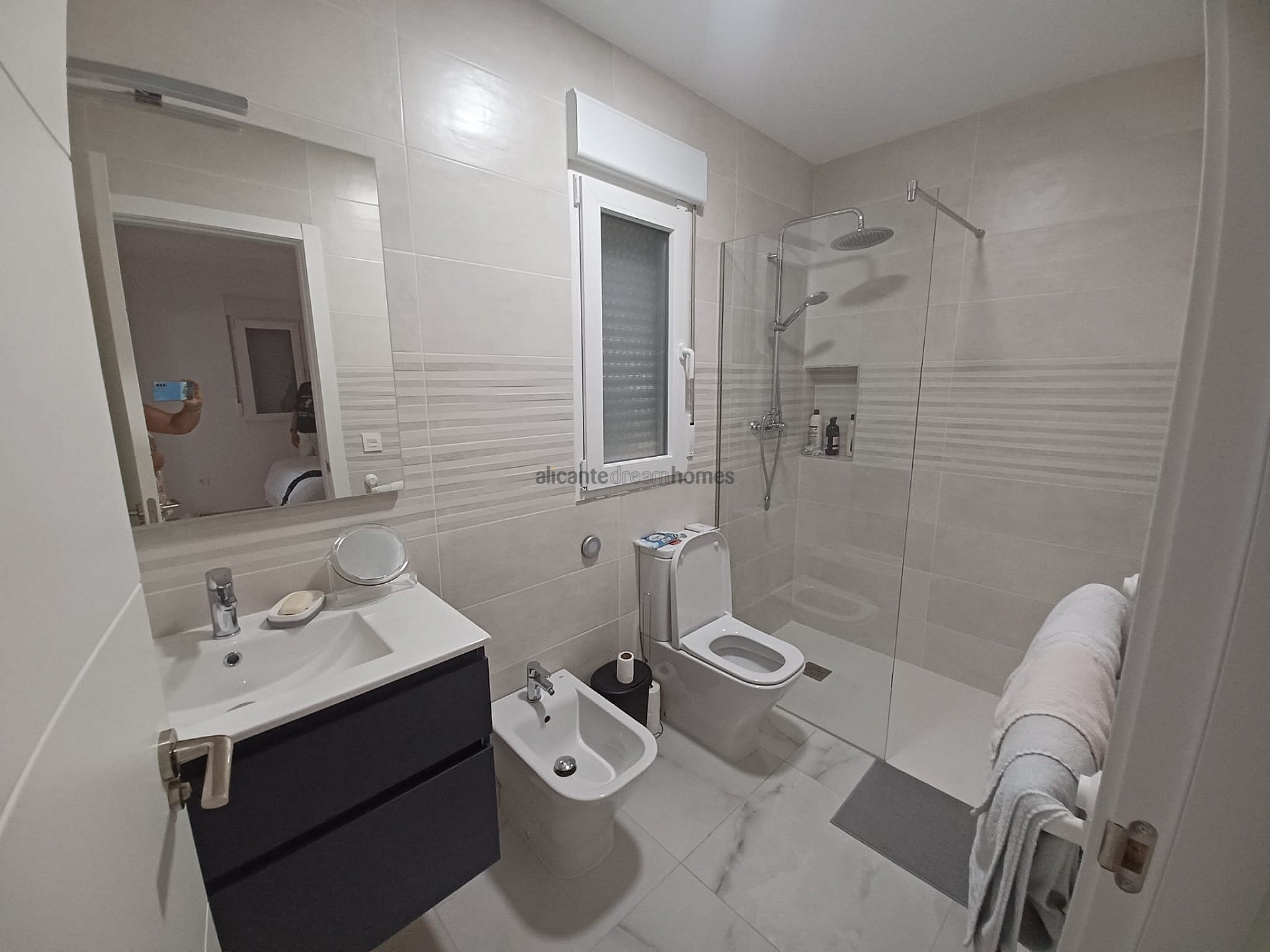 Resale - 6 Bedroom 5 Bathroom Villa in Pinoso -  - Alicante