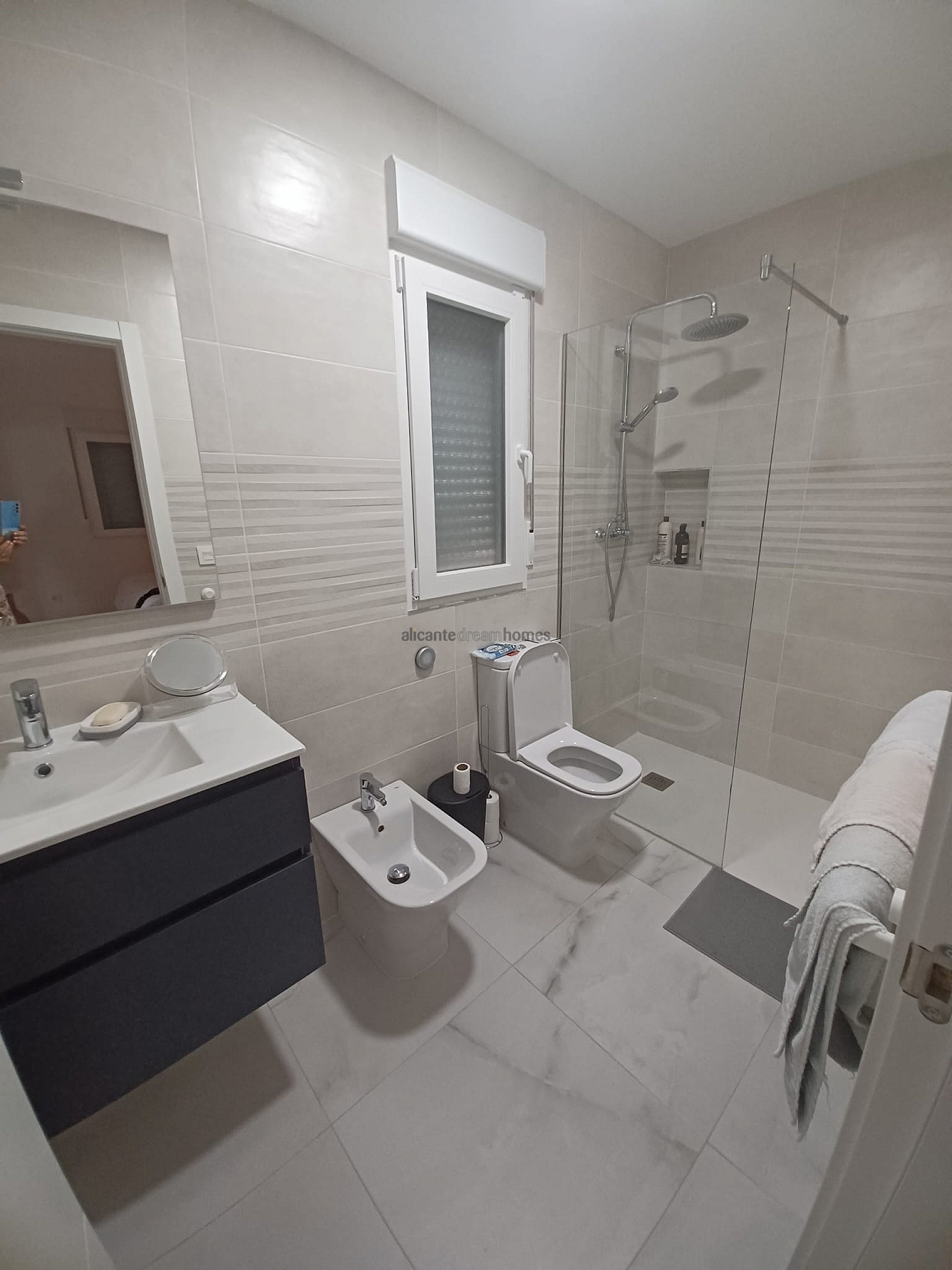 Resale - 6 Bedroom 5 Bathroom Villa in Pinoso -  - Alicante