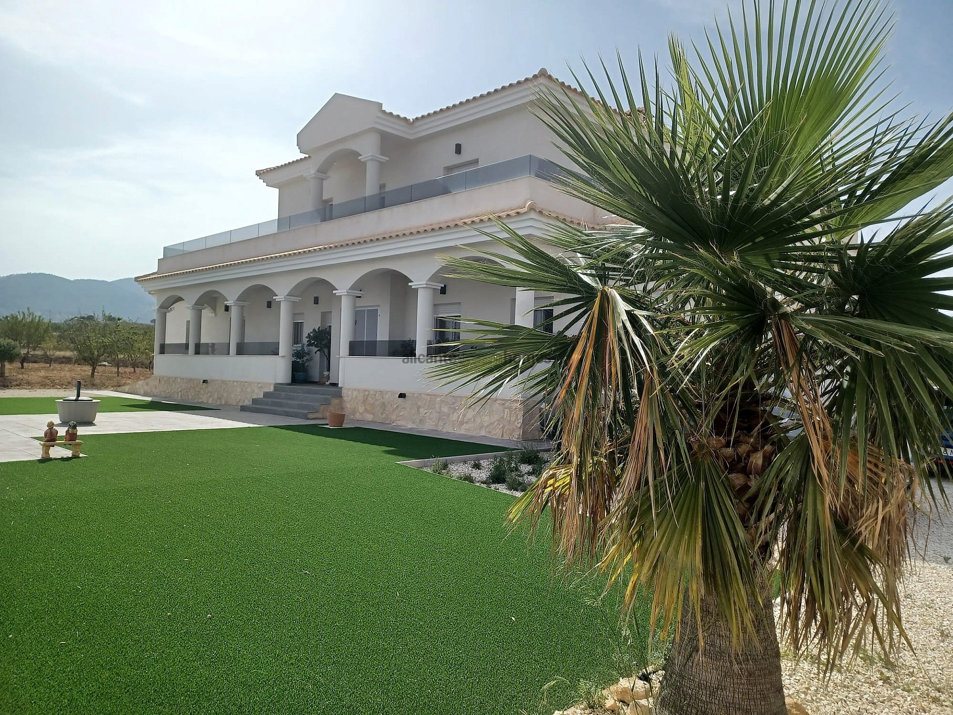 Resale - 6 Bedroom 5 Bathroom Villa in Pinoso -  - Alicante
