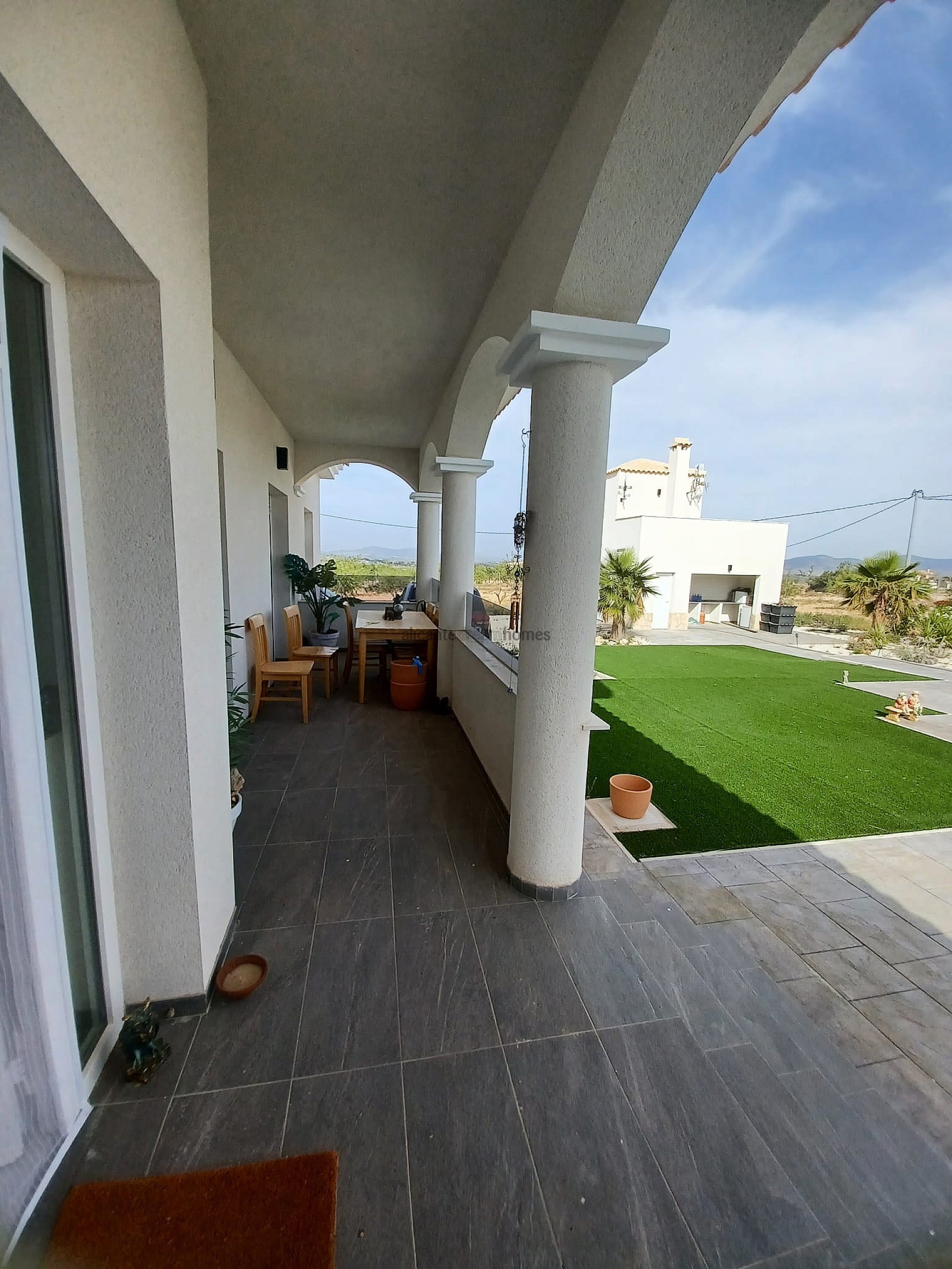 Resale - 6 Bedroom 5 Bathroom Villa in Pinoso -  - Alicante