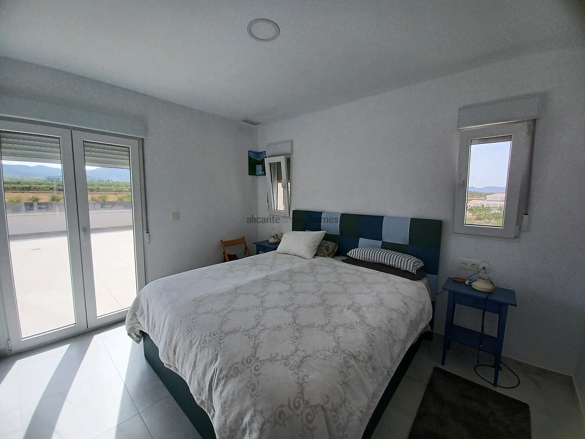 Resale - 6 Bedroom 5 Bathroom Villa in Pinoso -  - Alicante