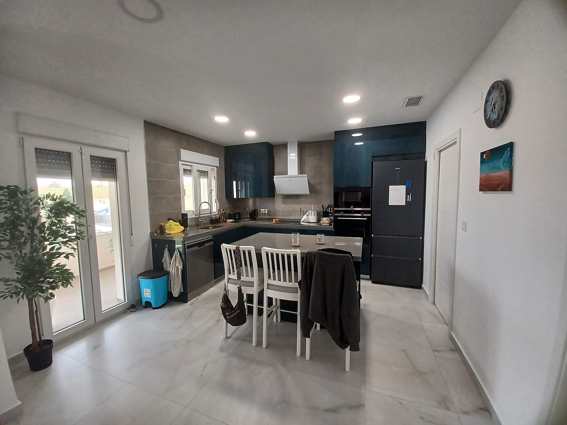 Resale - 6 Bedroom 5 Bathroom Villa in Pinoso -  - Alicante