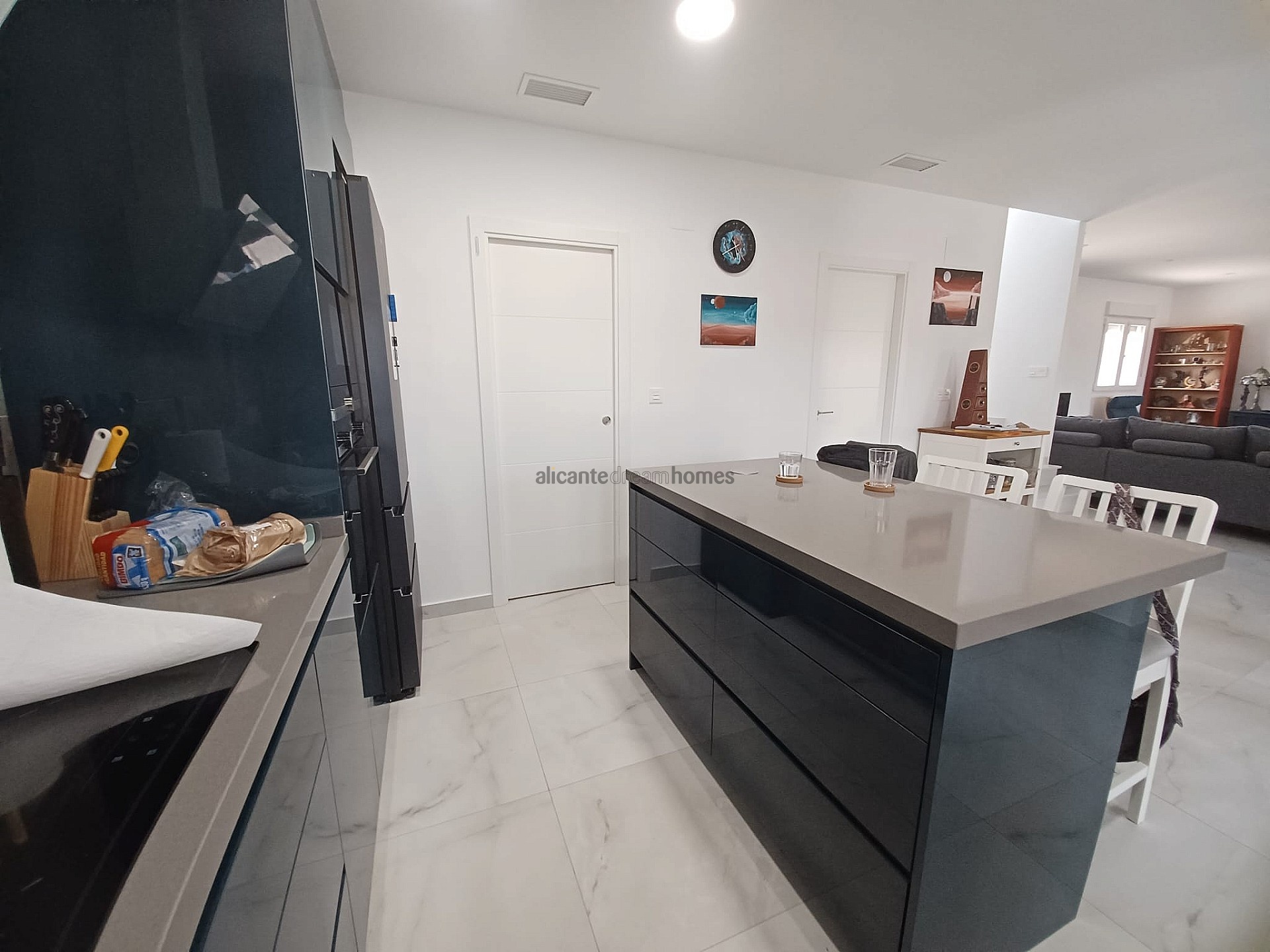 Resale - 6 Bedroom 5 Bathroom Villa in Pinoso -  - Alicante