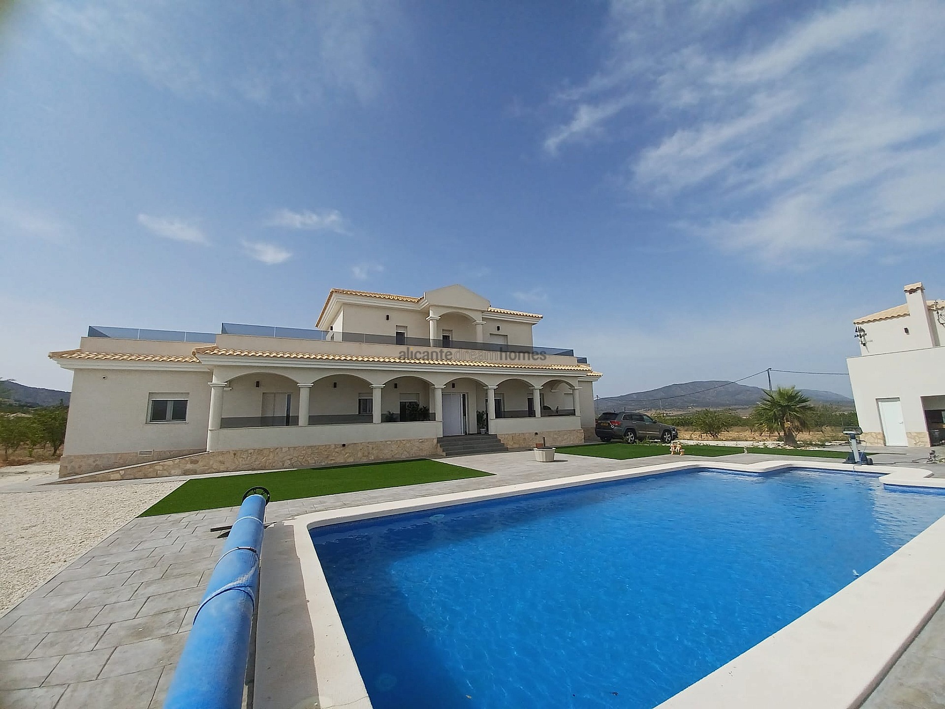 Resale - 6 Bedroom 5 Bathroom Villa in Pinoso -  - Alicante