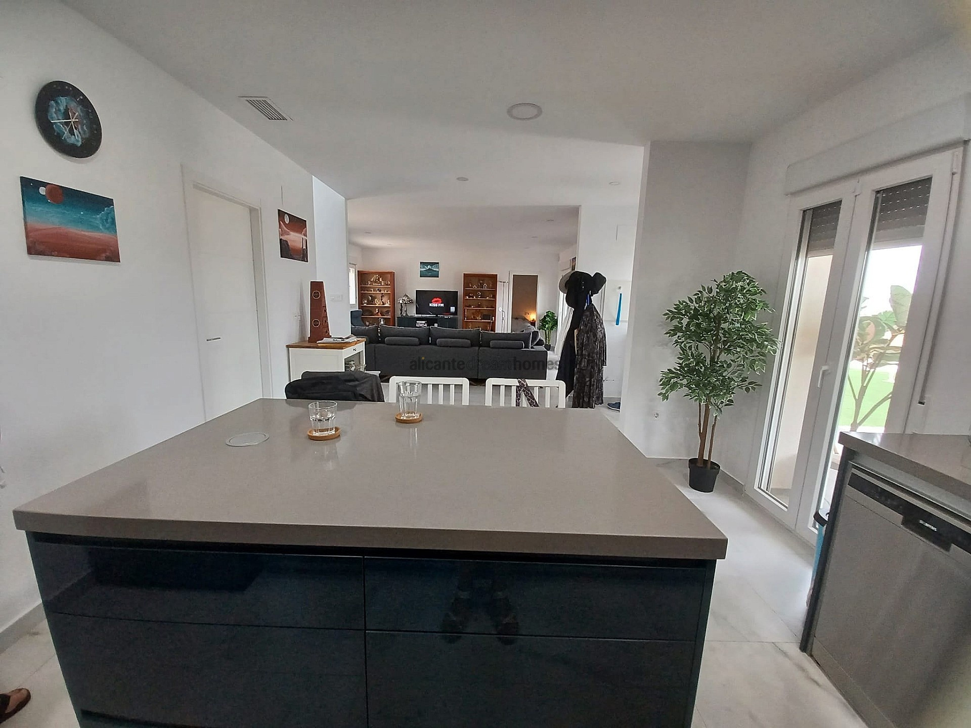 Resale - 6 Bedroom 5 Bathroom Villa in Pinoso -  - Alicante