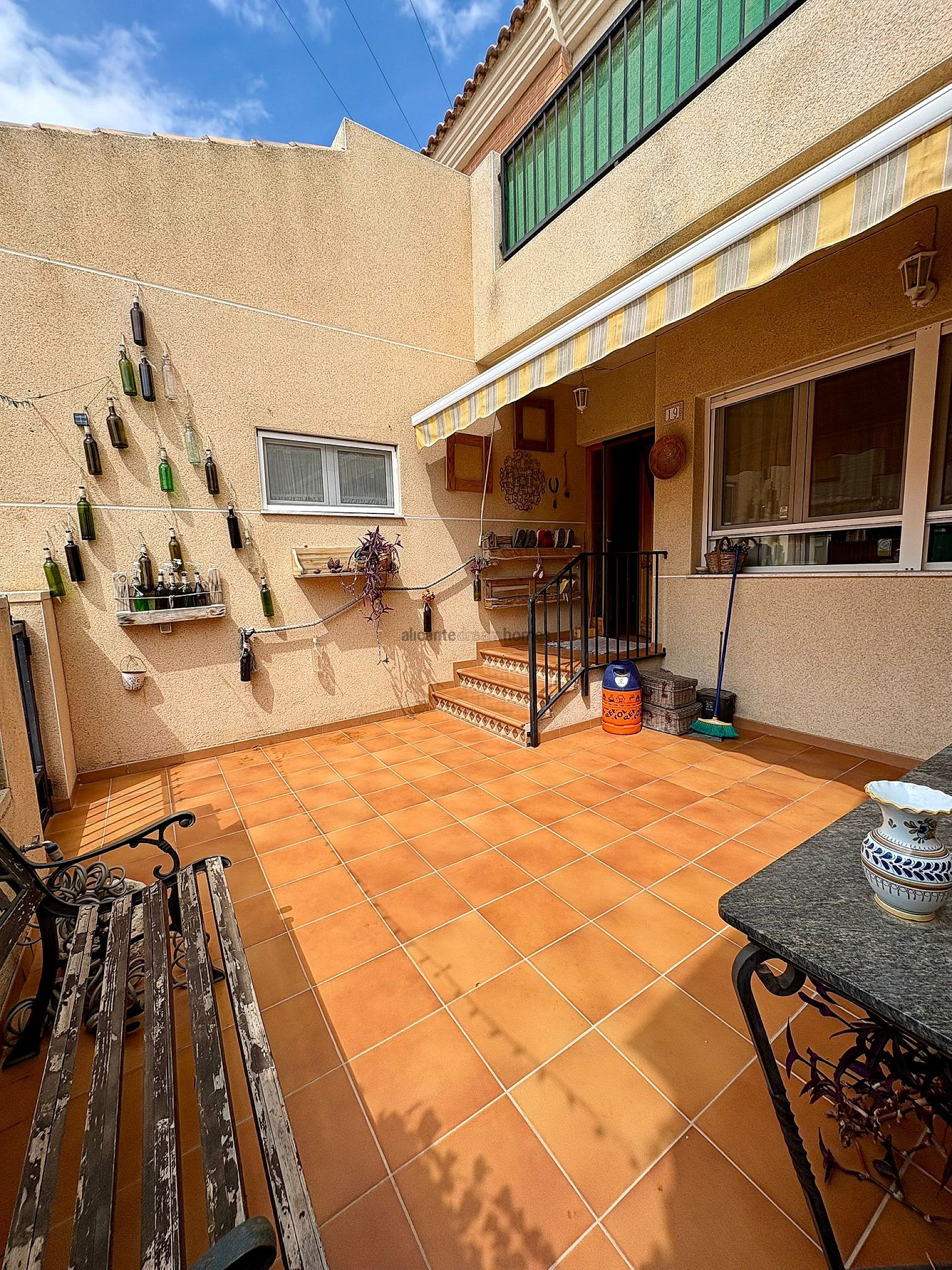 Resale - 4 Bedroom 2 Bathroom Townhouse in Pinoso -  - Alicante