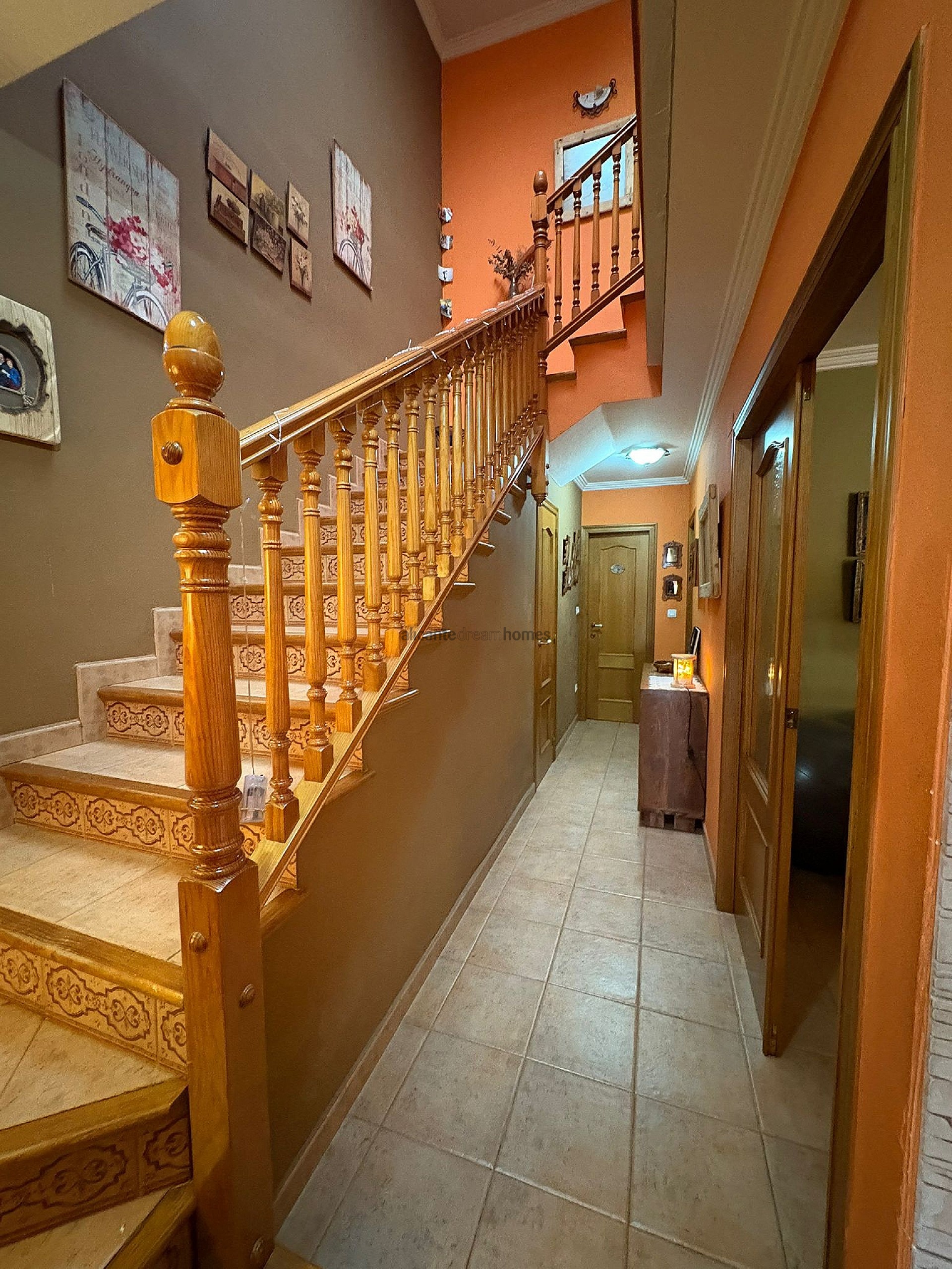 Resale - 4 Bedroom 2 Bathroom Townhouse in Pinoso -  - Alicante