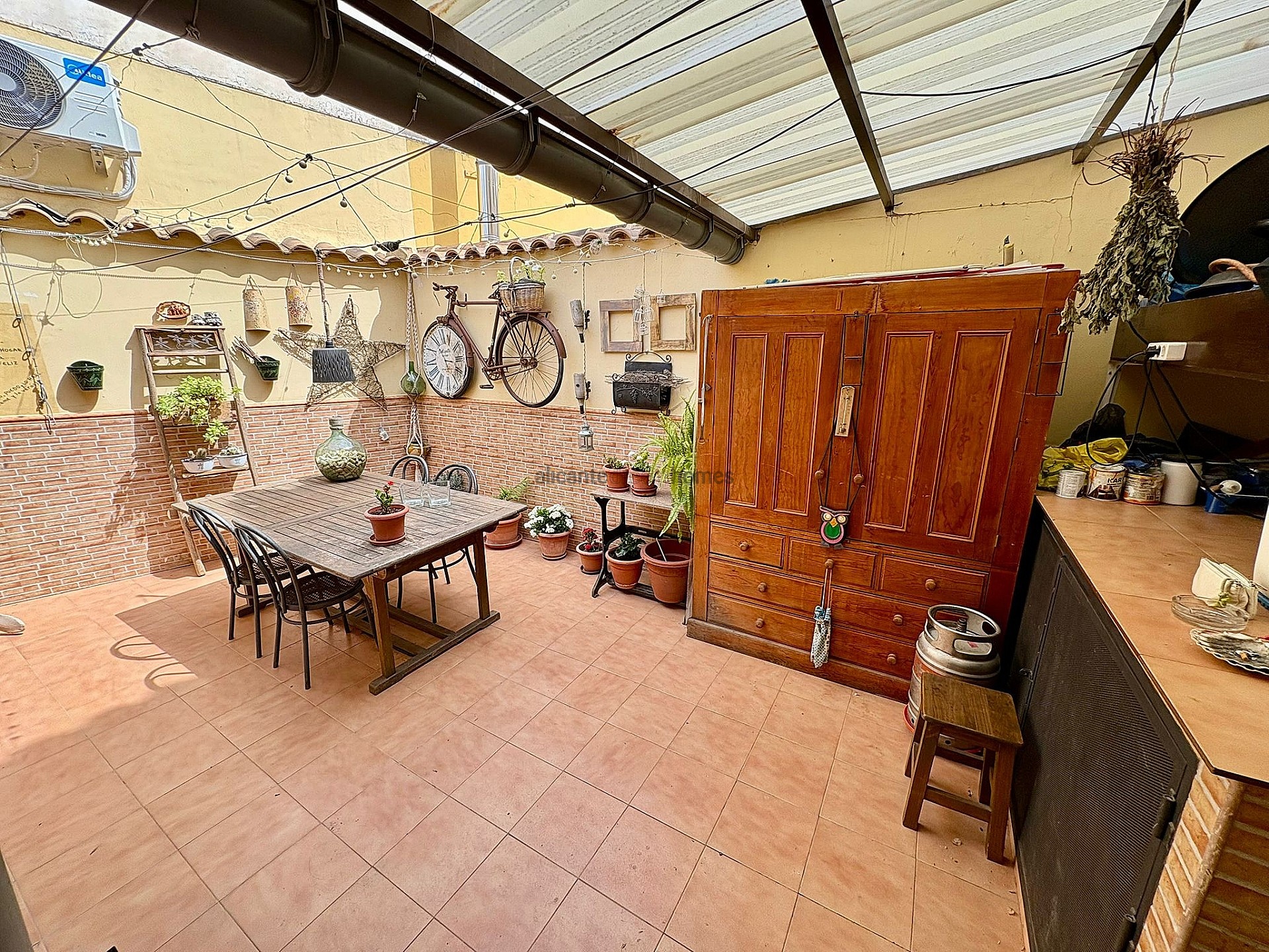 Resale - 4 Bedroom 2 Bathroom Townhouse in Pinoso -  - Alicante