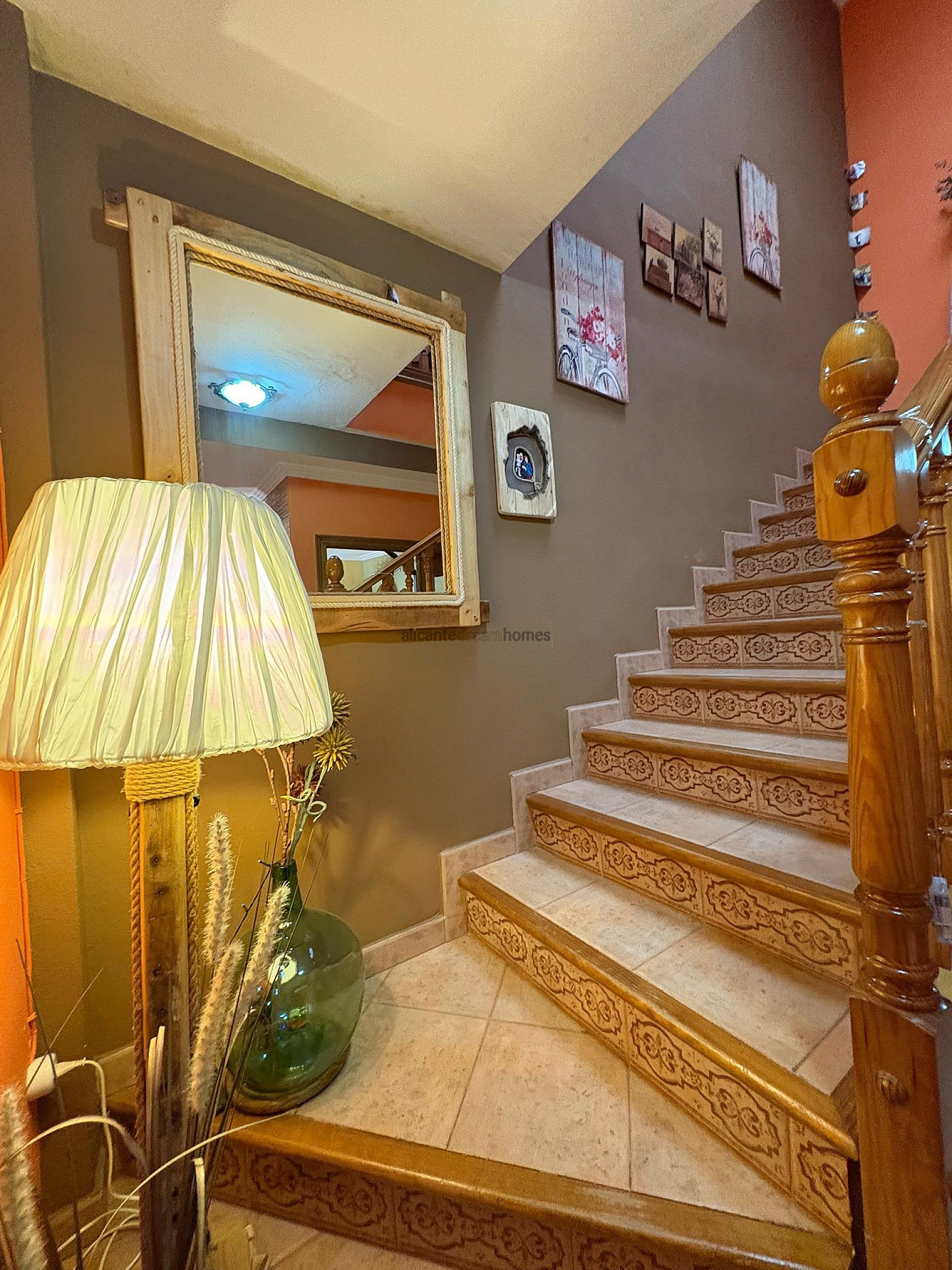 Resale - 4 Bedroom 2 Bathroom Townhouse in Pinoso -  - Alicante
