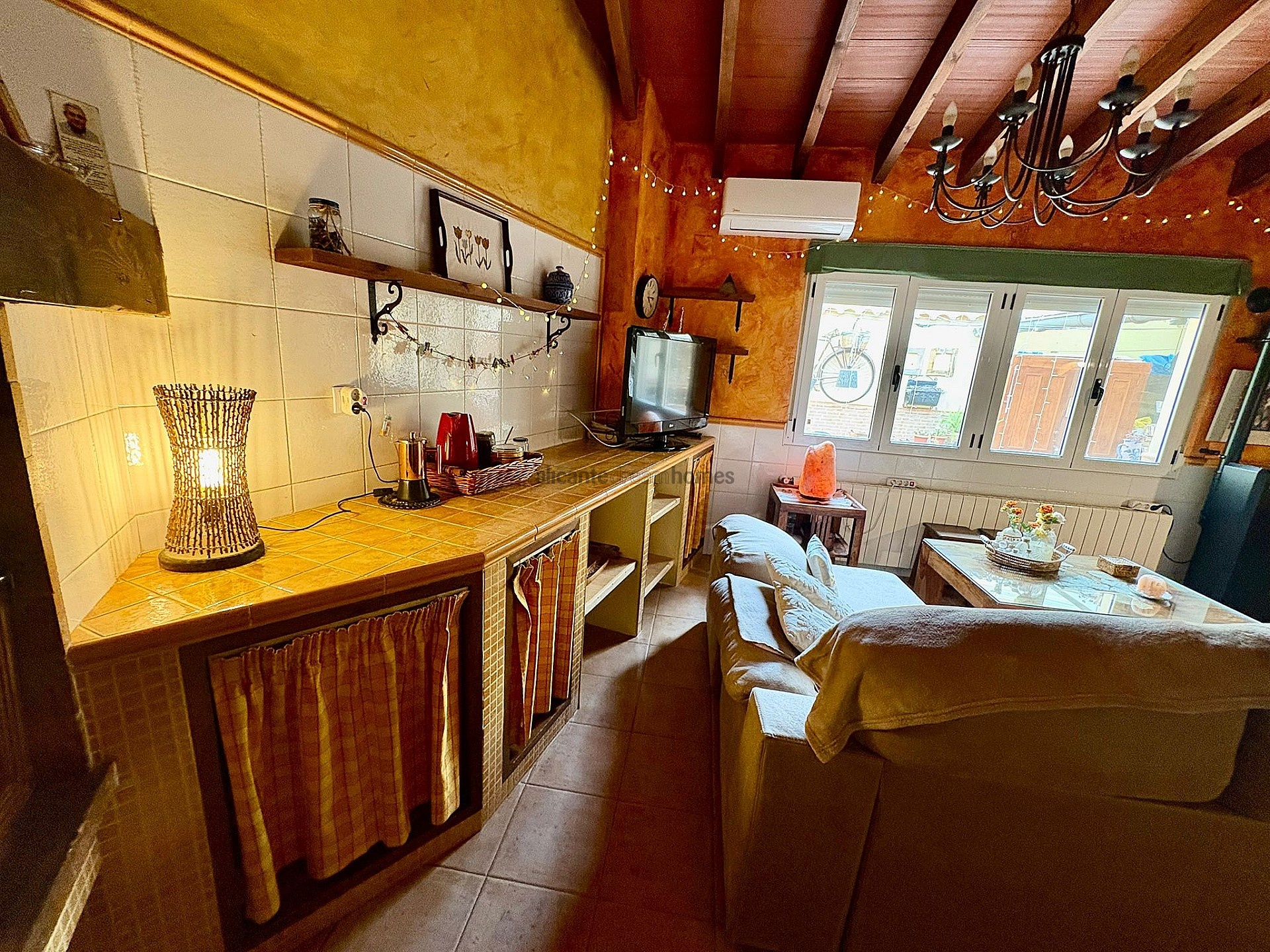 Resale - 4 Bedroom 2 Bathroom Townhouse in Pinoso -  - Alicante