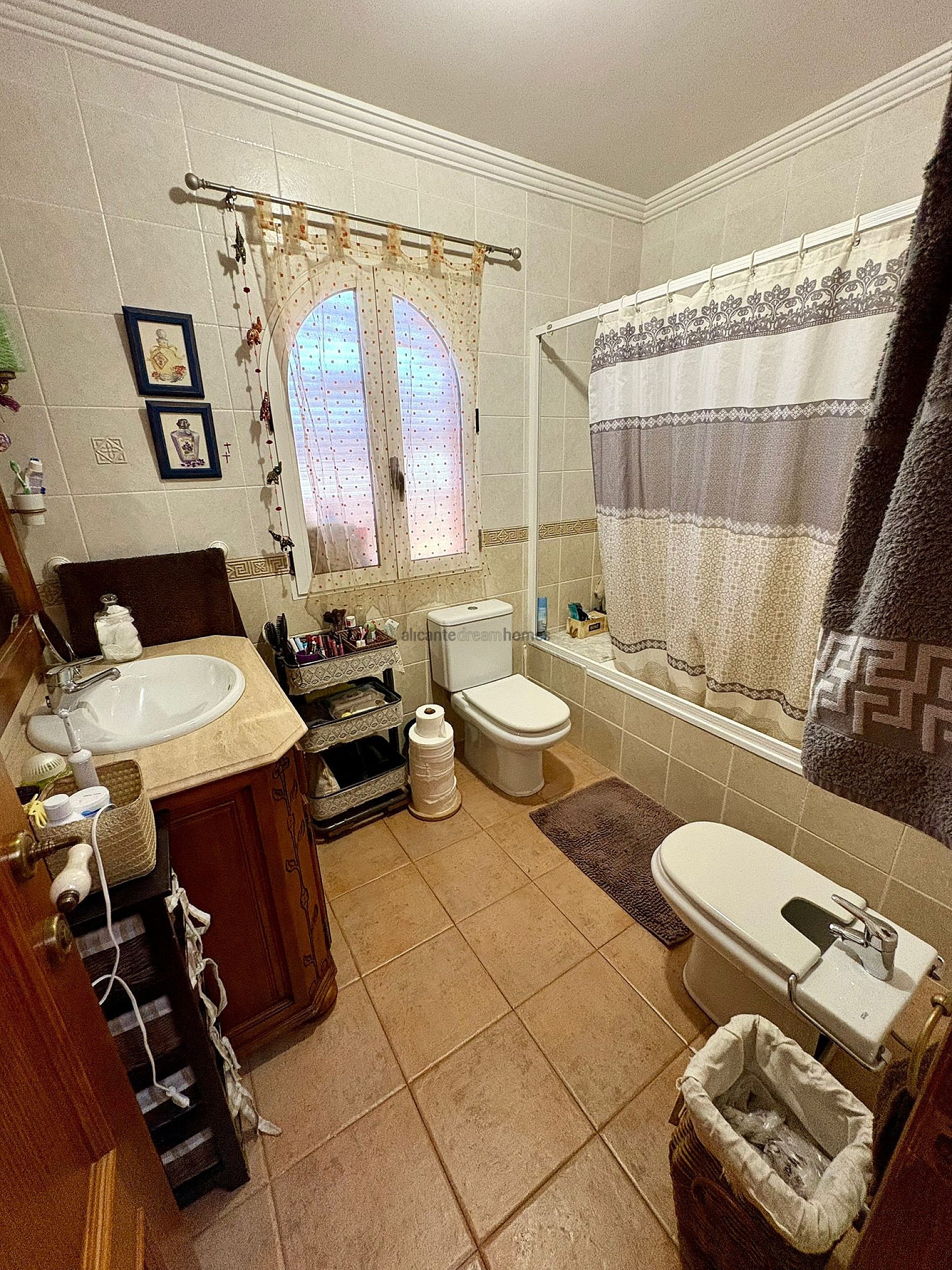 Resale - 4 Bedroom 2 Bathroom Townhouse in Pinoso -  - Alicante