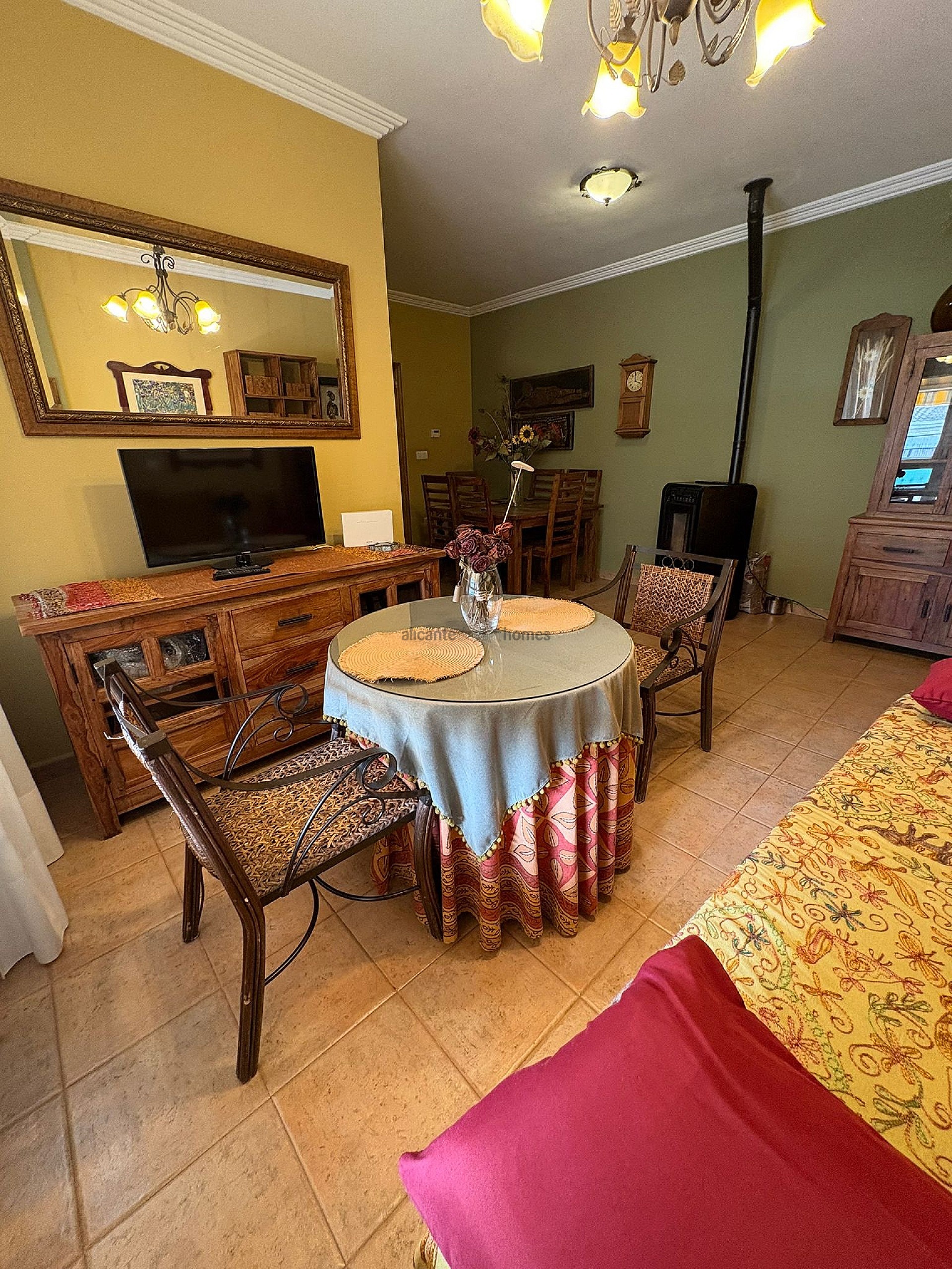 Resale - 4 Bedroom 2 Bathroom Townhouse in Pinoso -  - Alicante