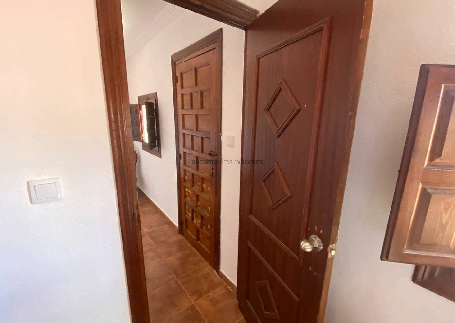 Resale - 6 Bedroom 3 Bathroom Country house in Sax -  - Alicante