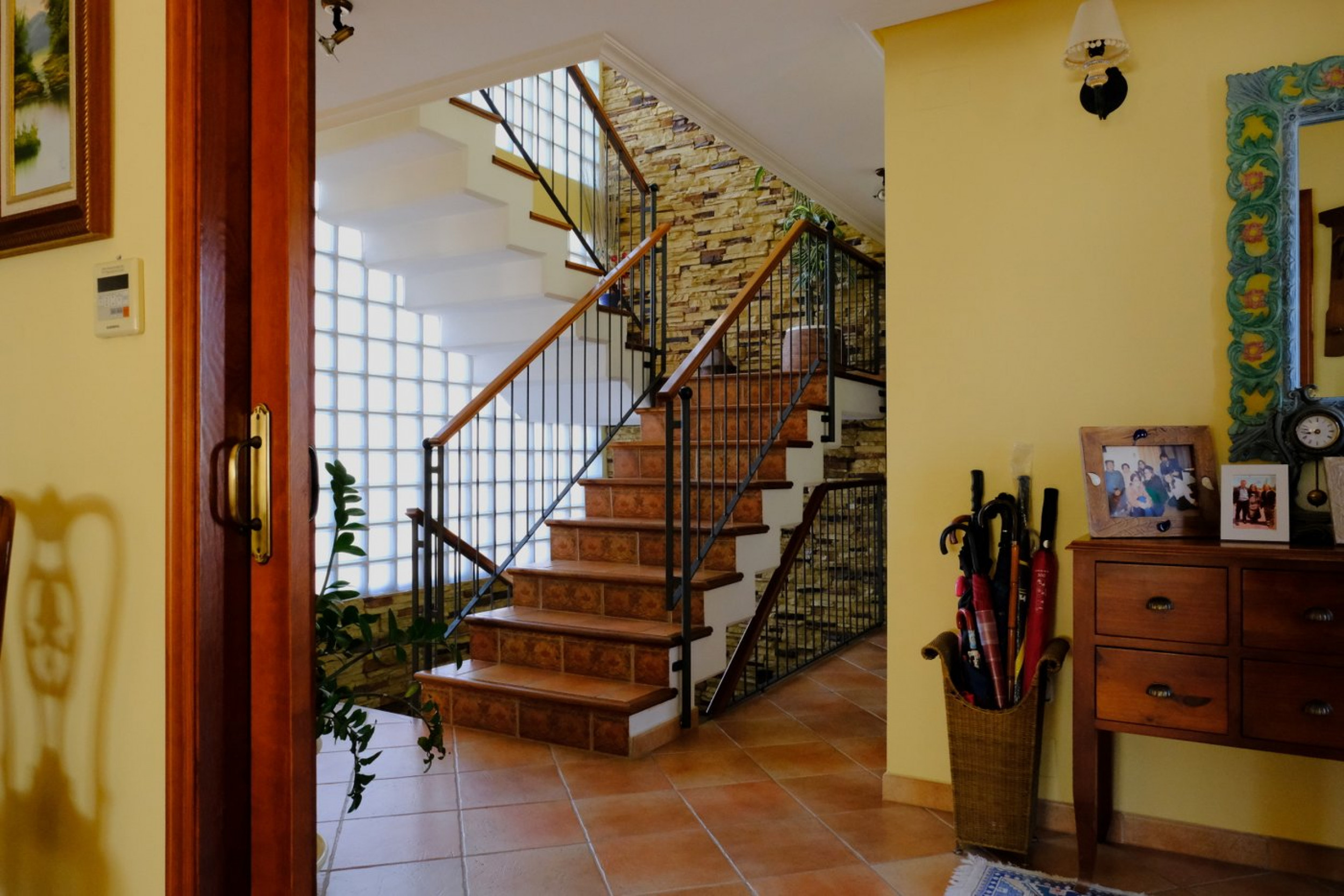 Resale - 5 Bedroom 3 Bathroom Villa in Orihuela -  - Alicante