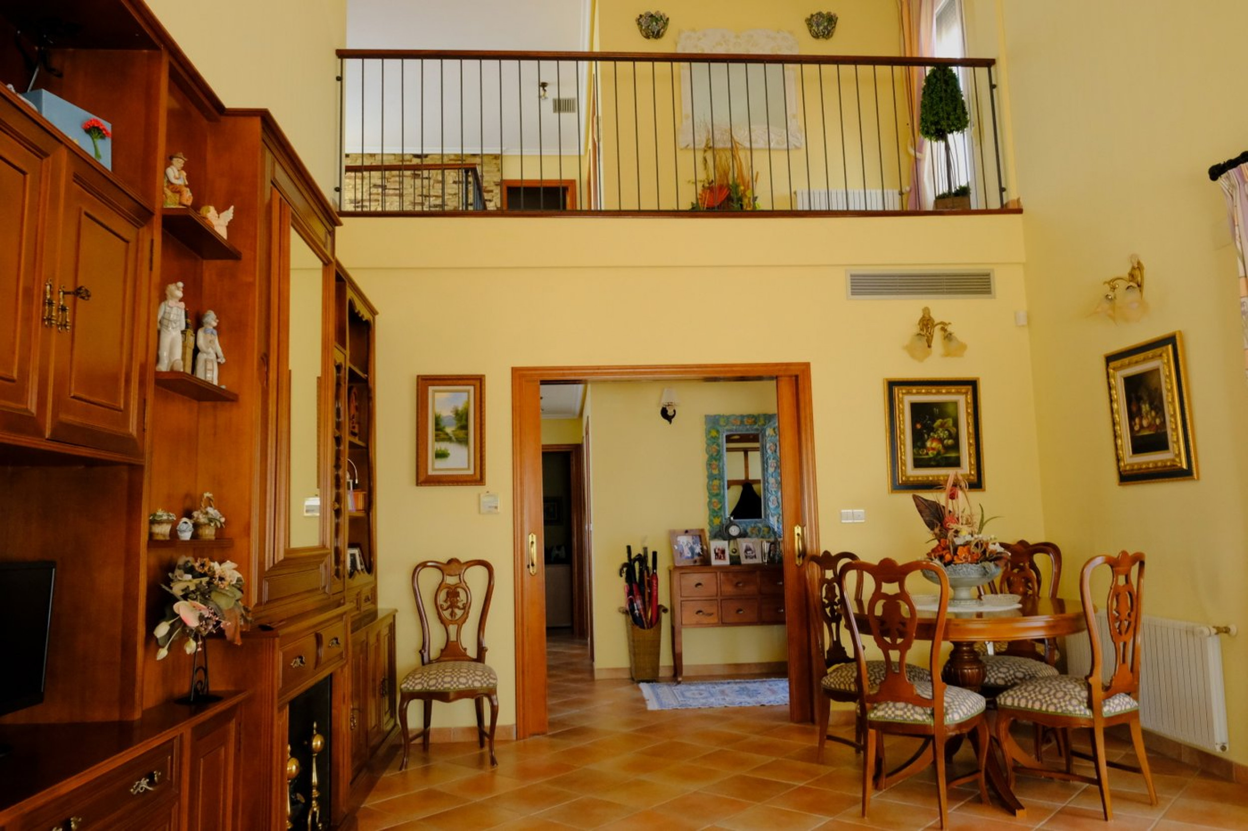 Resale - 5 Bedroom 3 Bathroom Villa in Orihuela -  - Alicante