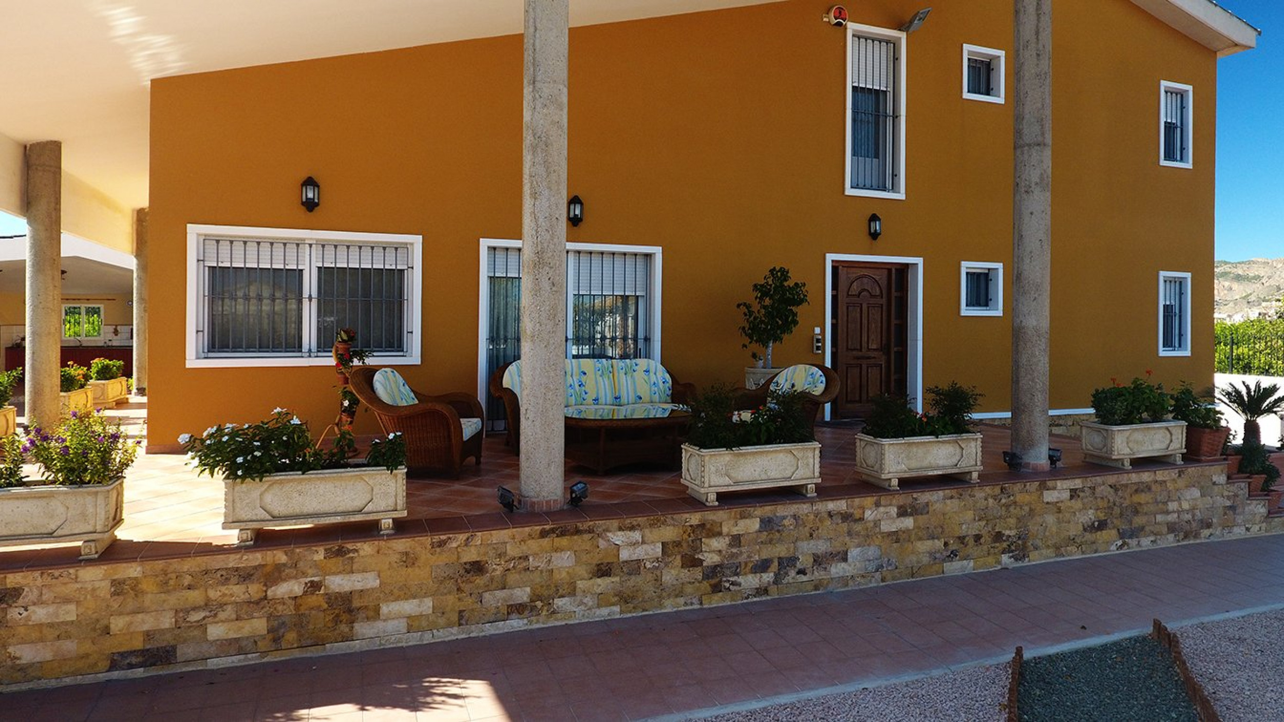 Resale - 5 Bedroom 3 Bathroom Villa in Orihuela -  - Alicante