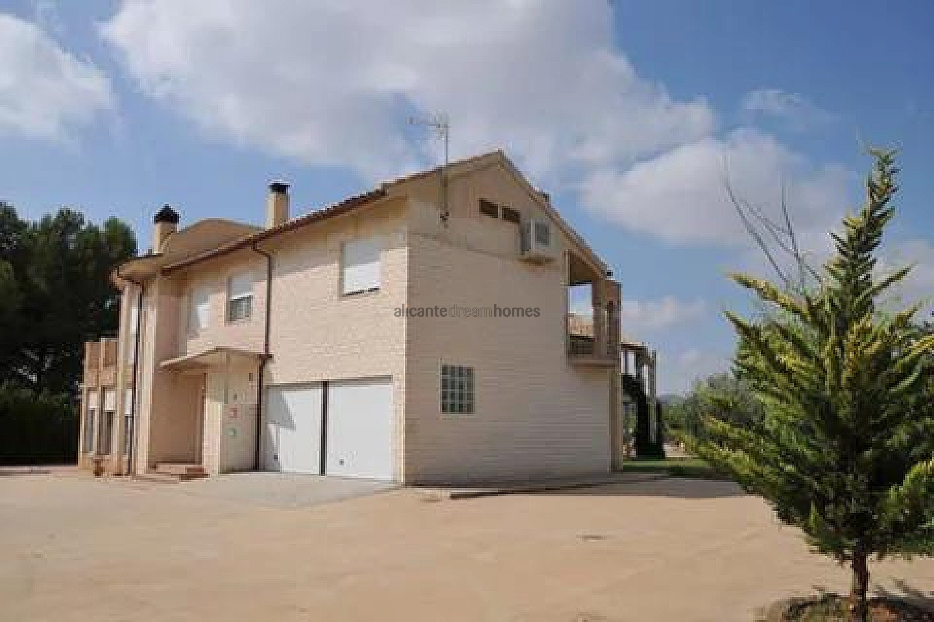 Resale - 6 Bedroom 3 Bathroom Country house in Yecla -  - Murcia