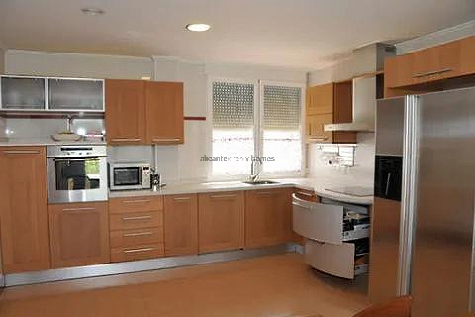 Resale - 6 Bedroom 3 Bathroom Country house in Yecla -  - Murcia