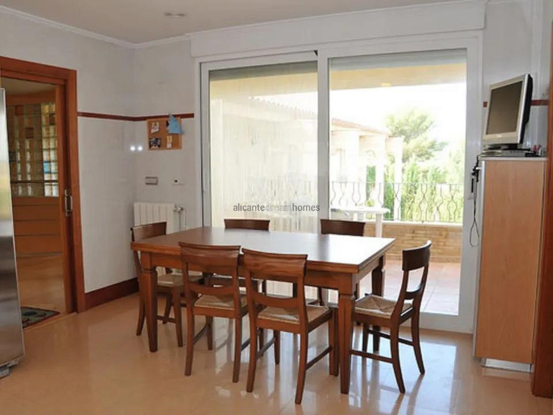 Resale - 6 Bedroom 3 Bathroom Country house in Yecla -  - Murcia